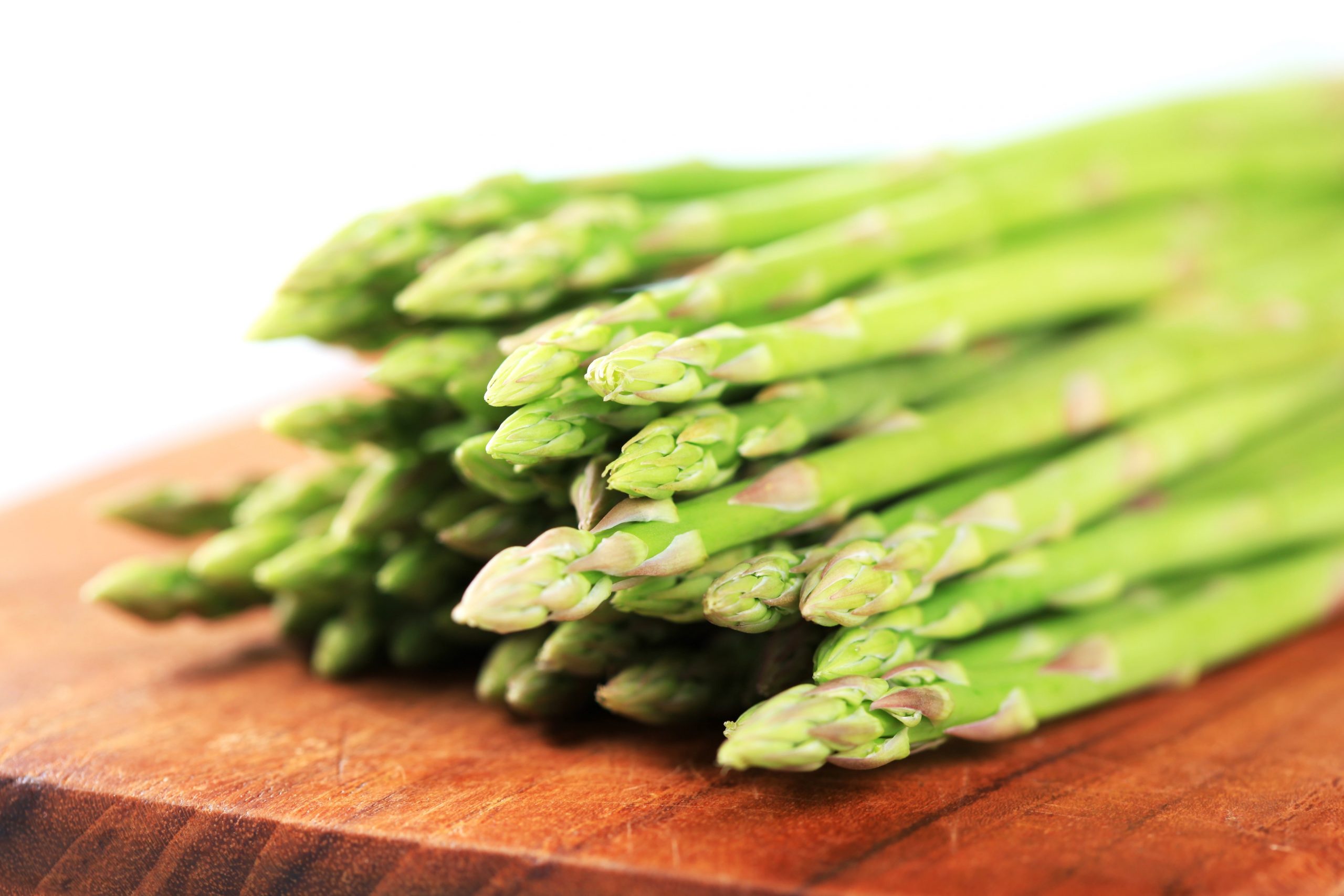 Fresh asparagus spears on a cutting board,Image: 90024080, License: Rights-managed, Restrictions: , Model Release: no, Credit line: Afis / Digifoodstock / Profimedia