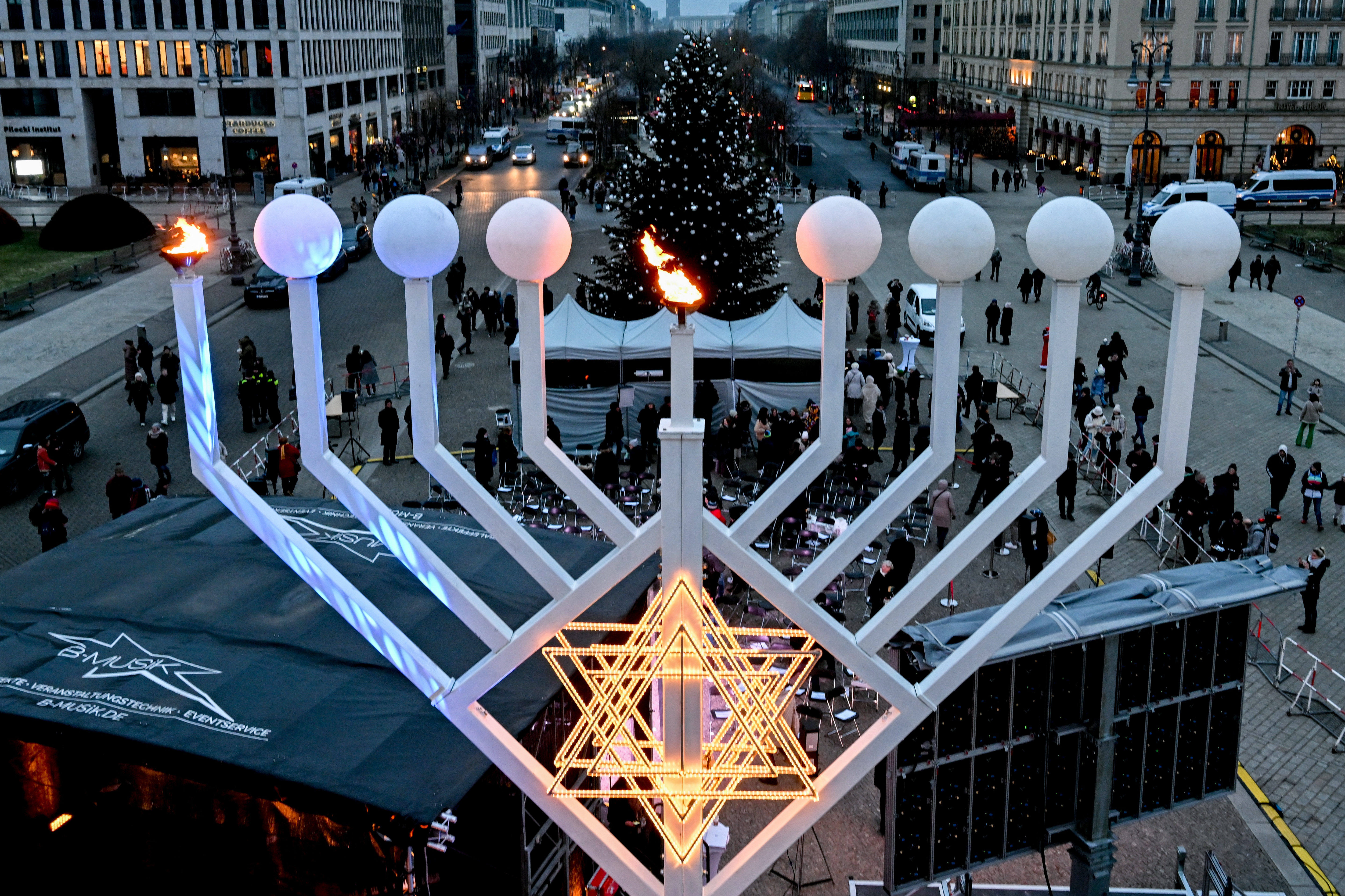 Hanuka, Lightning of First Candle of Hanukkah