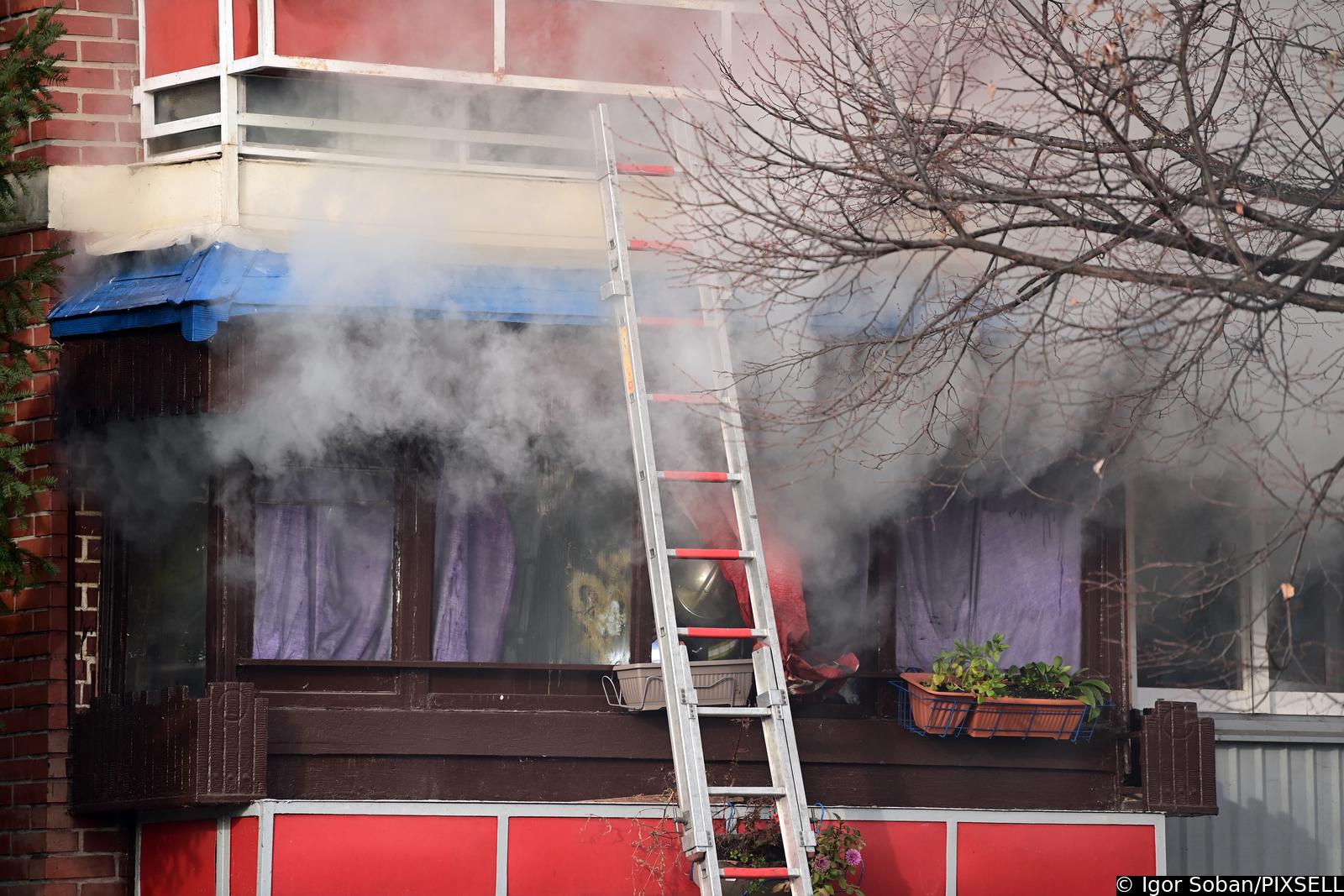 Požar na Feščenici, gori neboder, spašeni baka i pas