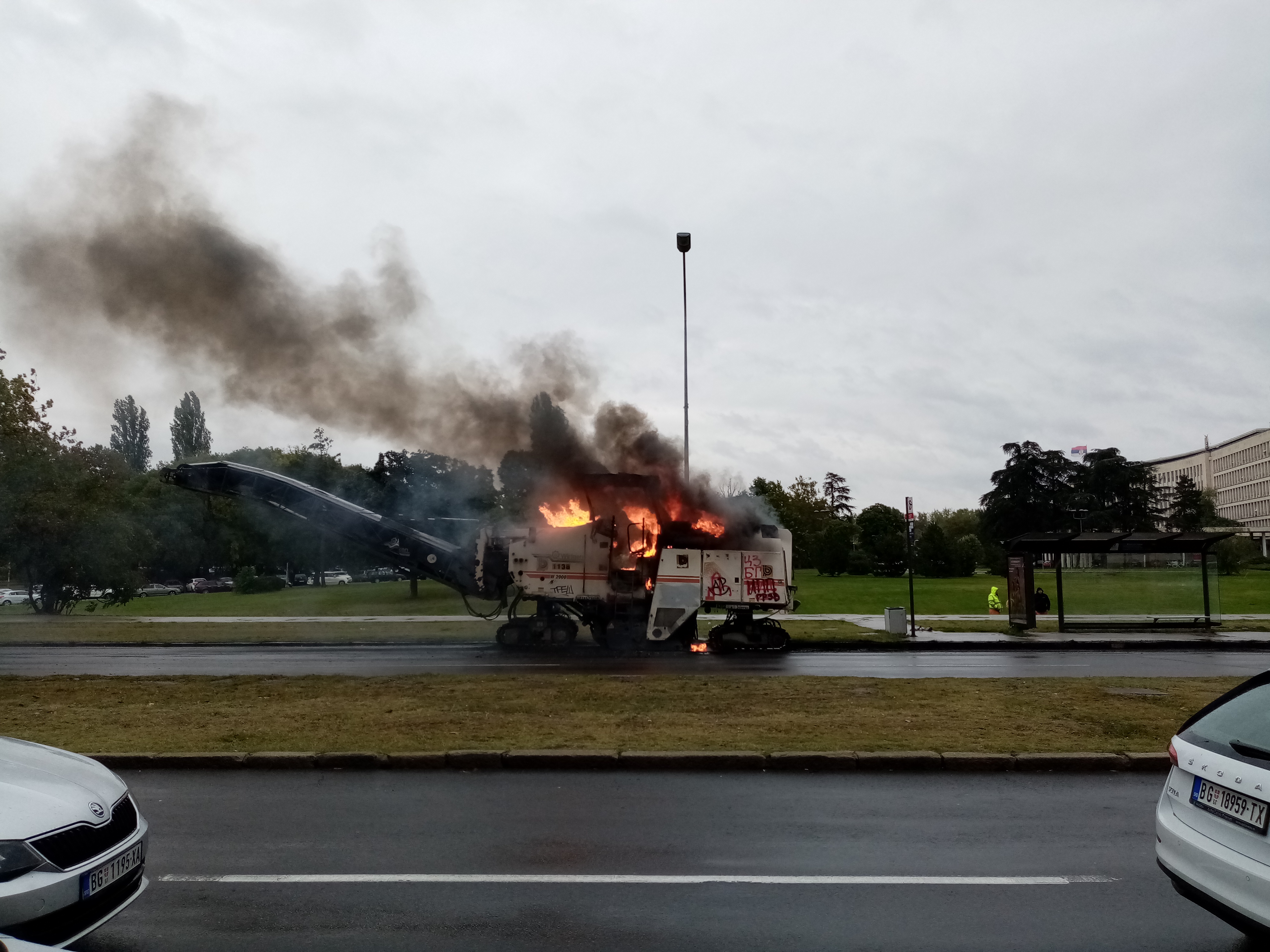 Zapaljen kamion za asfaltiranje