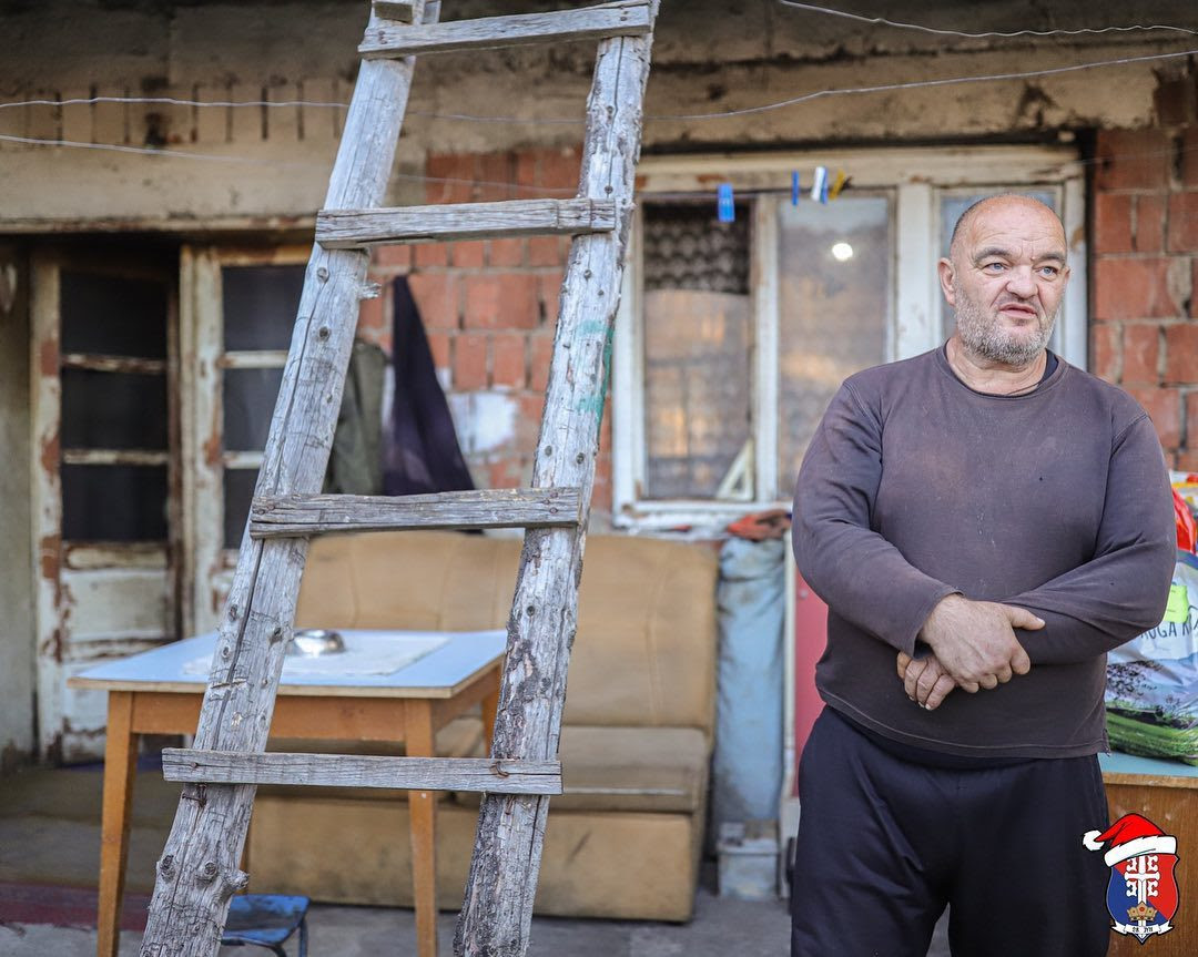 Prokuplje, porodica Stojanović. humanitarna pomoć, Srbi za Srbe. Otac Perica, majka Snežana i sin Vojislav iz Prokuplja svi žive u jednoj mračnoj sobi u nehumanim uslovima