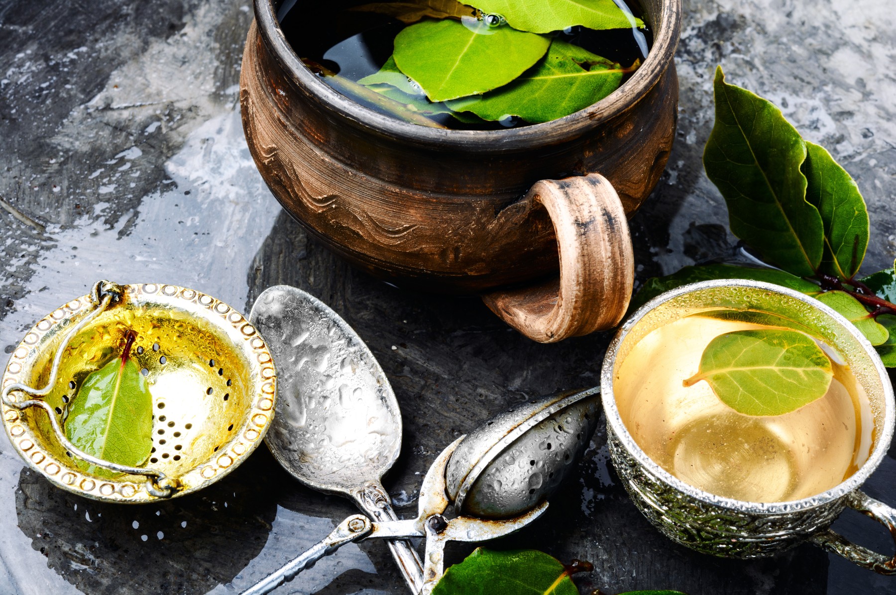 Delicious tea with bay leaf.Herbal tea in a clay cup,Image: 528574909, License: Royalty-free, Restrictions: , Model Release: no, Credit line: Mykola Lunov / Panthermedia / Profimedia