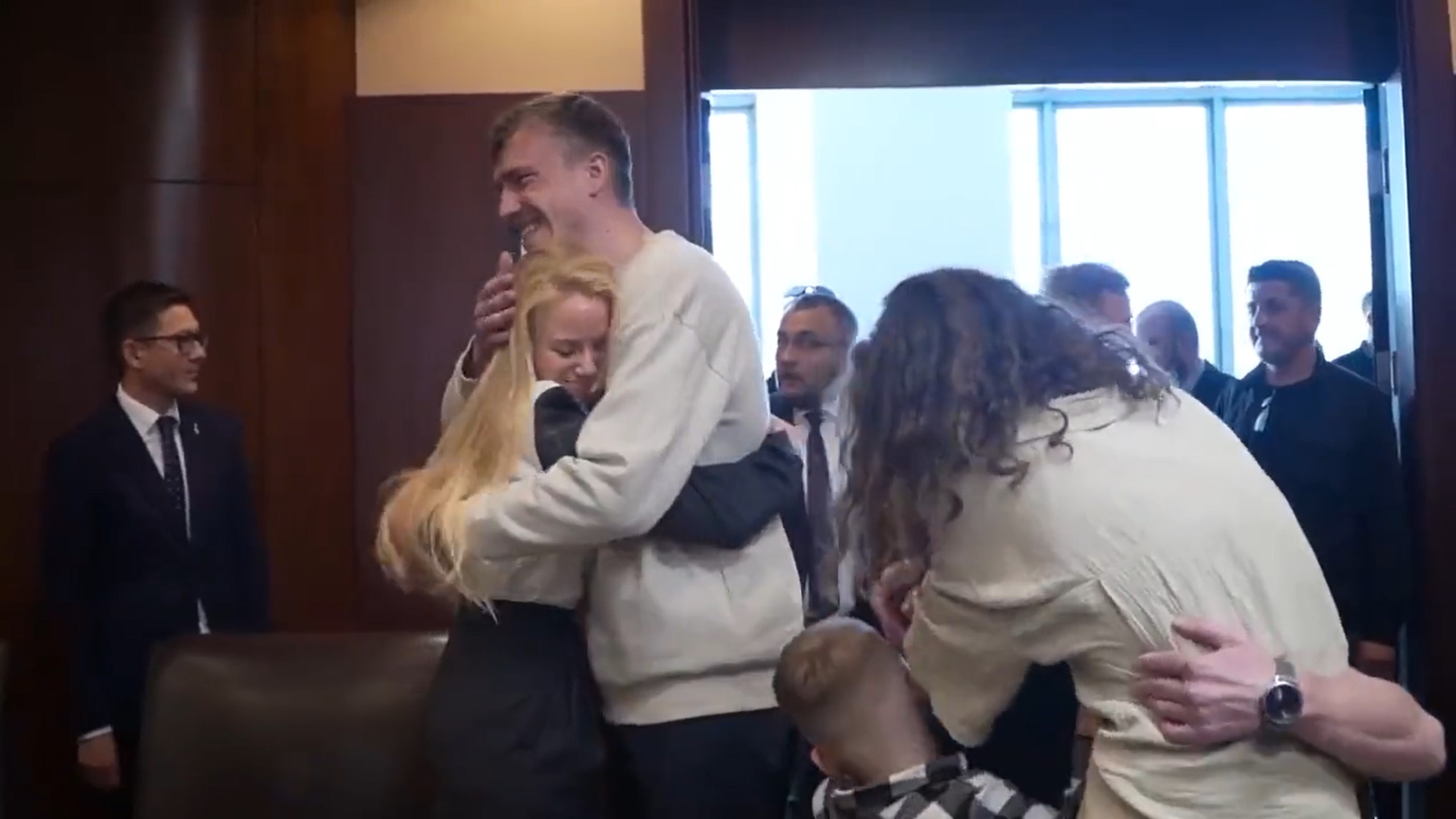 Five Ukrainian commanders of the Mariupol garrison and defenders of Azovstal, released from captivity, finally met with their families in Turkey.