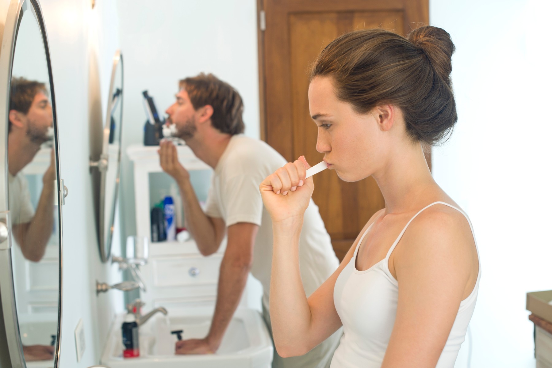Woman brushing teeth, husband shaving,Image: 295685933, License: Royalty-free, Restrictions: , Model Release: yes, Credit line: - / PhotoAlto / Profimedia