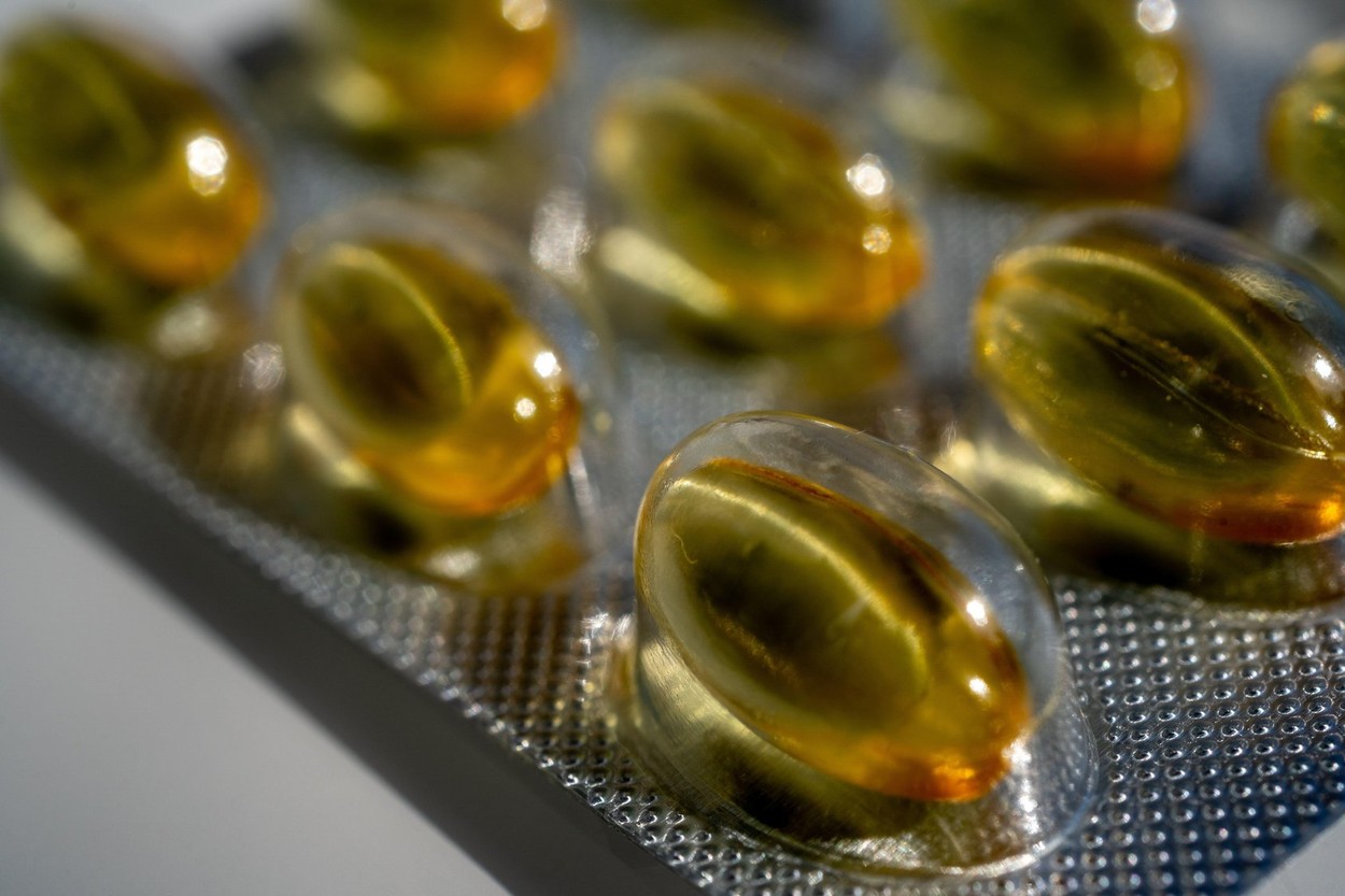 Close-up of gelatinous capsules with the cod-liver oil-omega3 in blister. Selective focus. High quality photo,Image: 554534475, License: Royalty-free, Restrictions: , Model Release: no, Credit line: Elena Philippe / Alamy / Alamy / Profimedia