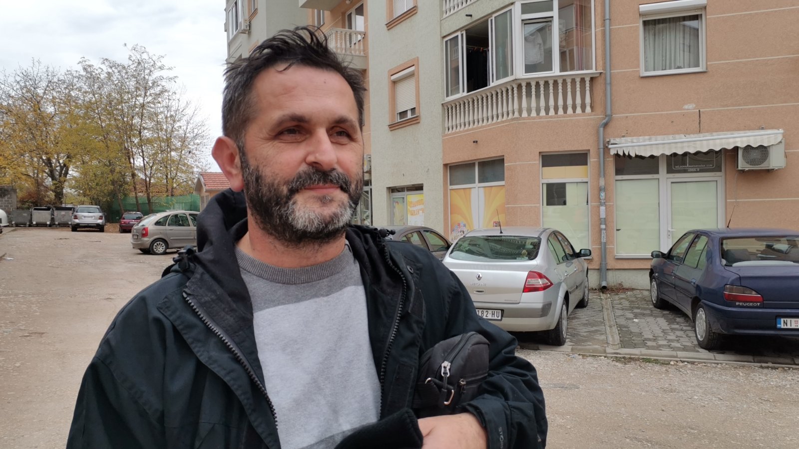 Covek koji je hteo da spasi lekara roba, slike gde su ziveli osudjeni supruznici