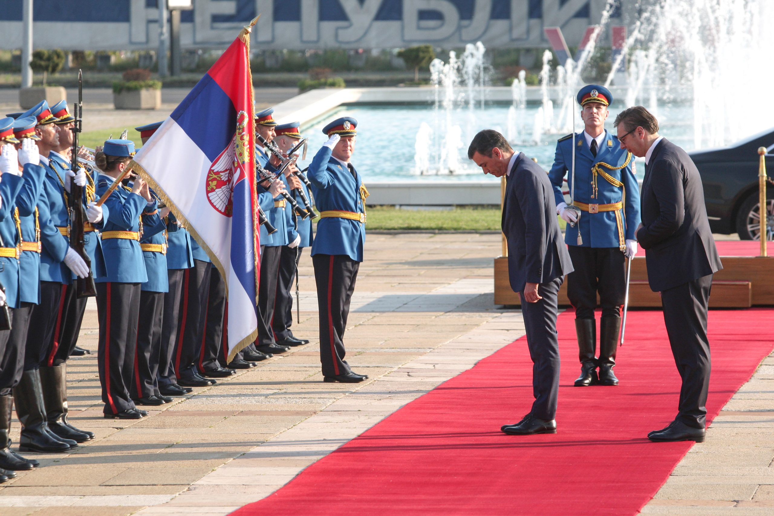 Beograd, 29. jula 2022 - Premijer Spanije Pedro Sancez doputovao je danas u dvodnevnu zvanicnu posetu Srbiji. Sanceza ce ugostiti predsednik Srbije Aleksandar Vucic. Ceremonija svecanog doceka ispred Palate Srbija. FOTO TANJUG/SAVA RADOVANOVIC/ bs