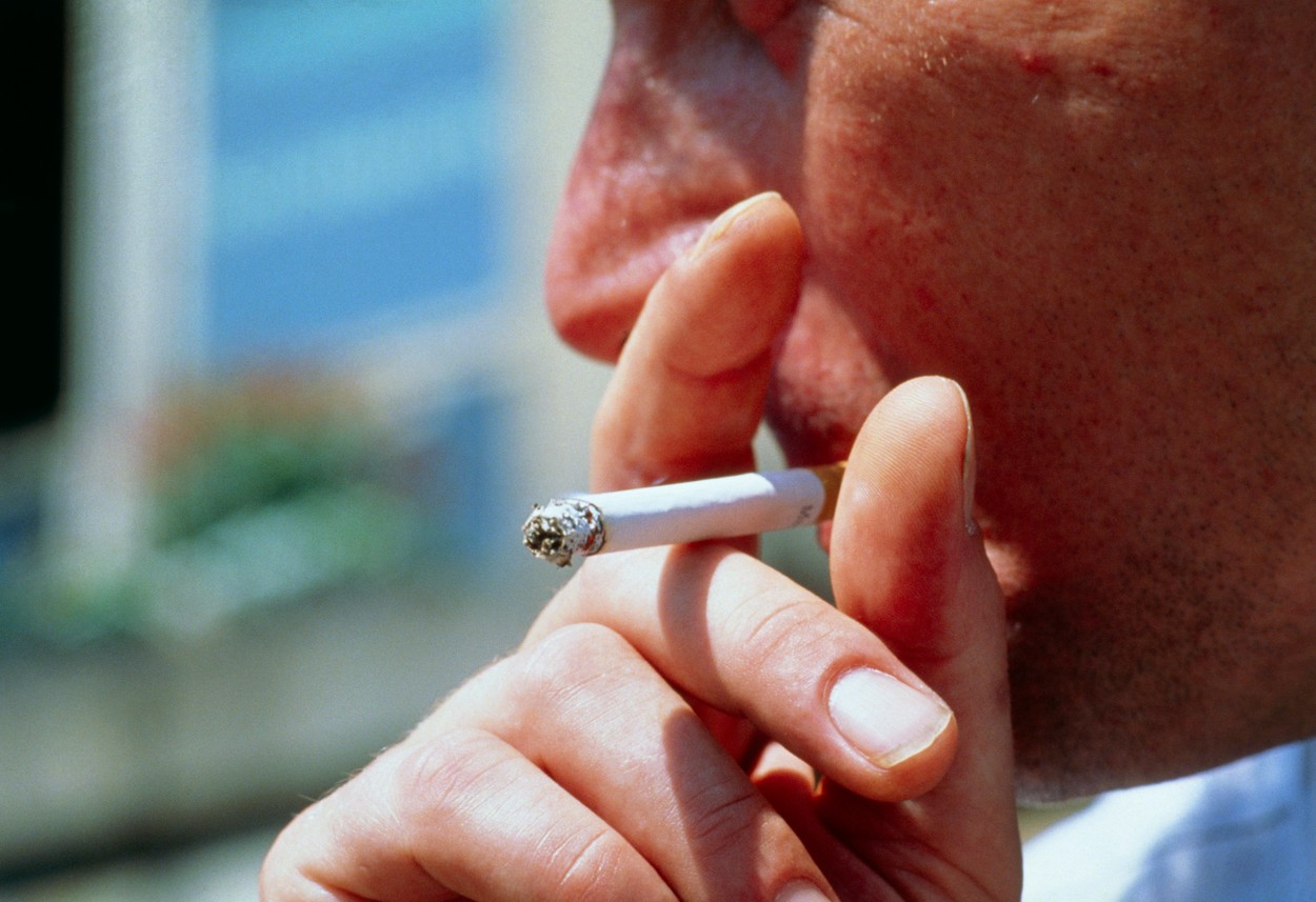 Close-up of a man smoking a cigarette.,Image: 147022843, License: Rights-managed, Restrictions: , Model Release: no, Credit line: ADAM HART-DAVIS / Sciencephoto / Profimedia