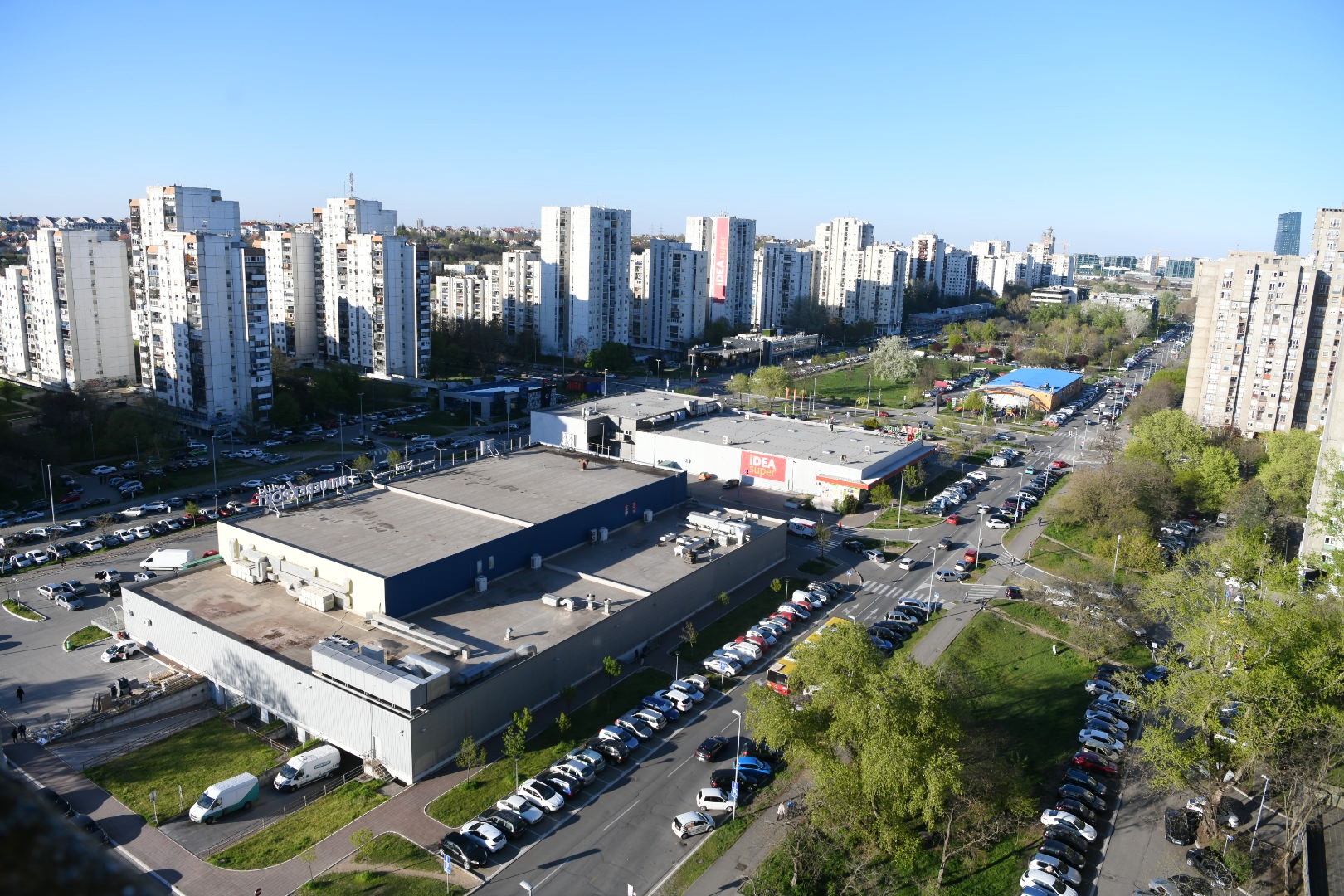 Beograd 14.04.2022. Novi Beogra, blok 62, Nehruova, blokovi, Idea, supermarket, Univerexport, Univereksport, ilustracija, pokrivalica, ficer, panorama Foto: Vesna Lalić/Nova.rs