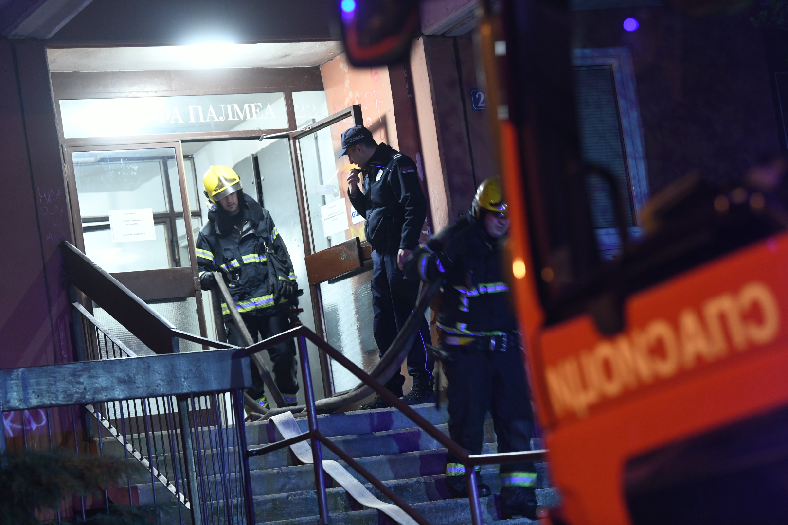 Beograd 02.04.2022. Mirijevo, ulica Ulofa Palmea 22, eksplozija, požar, vatrogasci, policija, hronika Foto: Vesna Lalić/Nova.rs