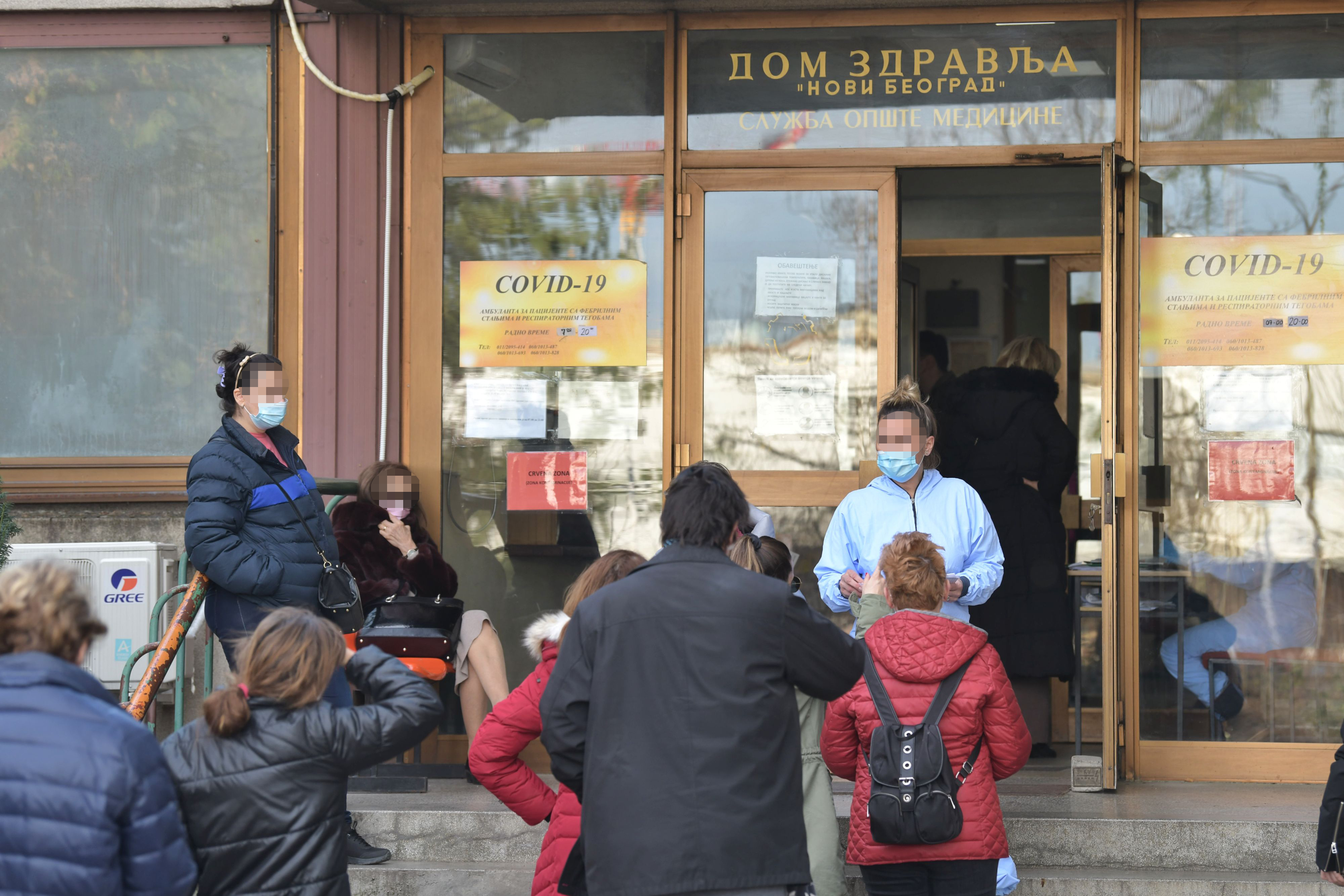 Beograd 05.01.2022. Kovid ambulanta Novi Beograd, Dom zdravlja Novi Beograd, Medicina rada, gužva, pacijenti, red, redovi, koronavirus, korona, kovid 19, covid 19 Foto: Goran Srdanov/Nova.rs