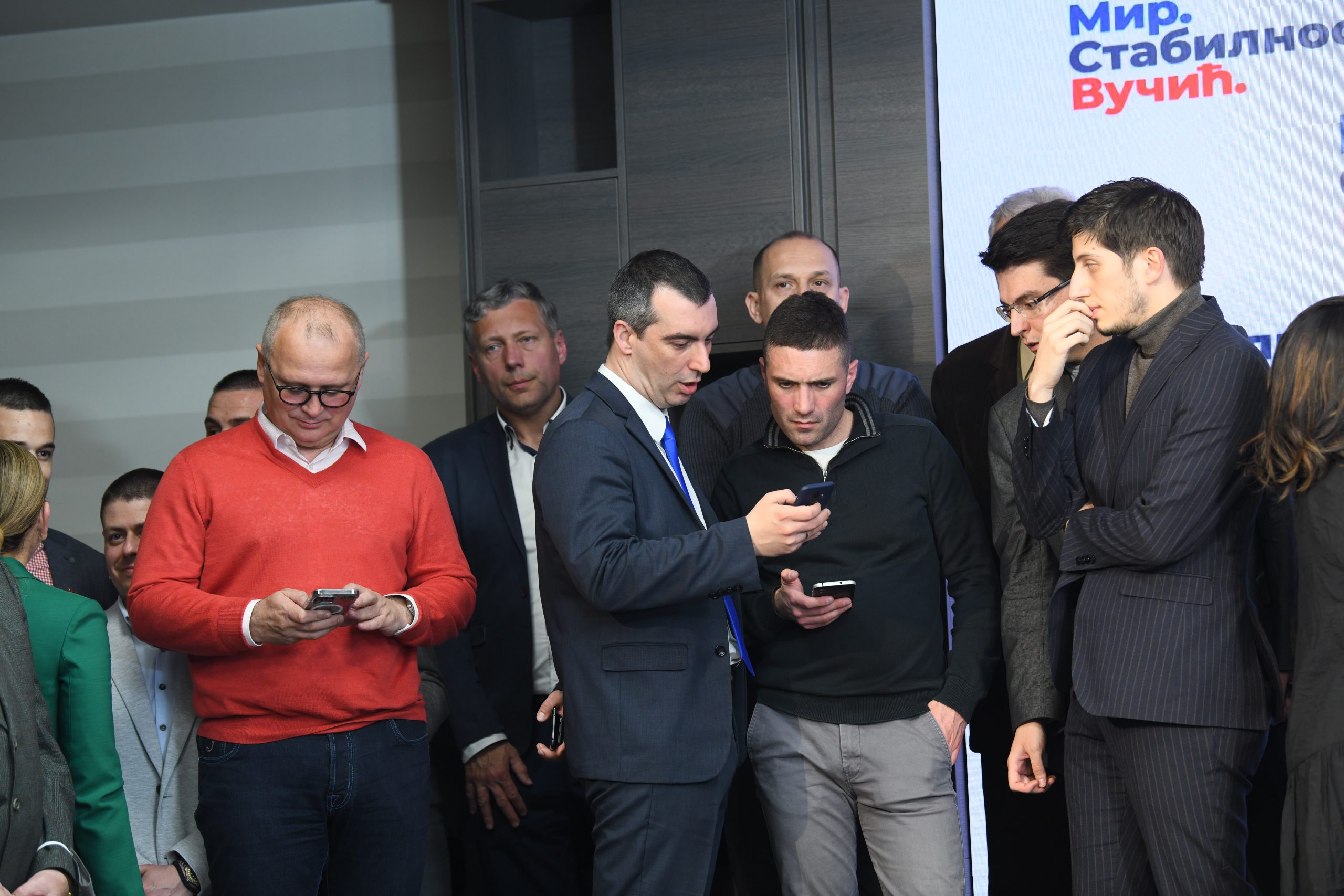 Goran Vesić i Vladimir Orlić
Beograd 03. april 2022. Lokalni beogradski, parlamentarni i predsednicki izbori u Srbiji, izborni stab SNS, Srpska napredna stranka, rezultati glasanja Foto: Goran Srdanov/Nova.rs