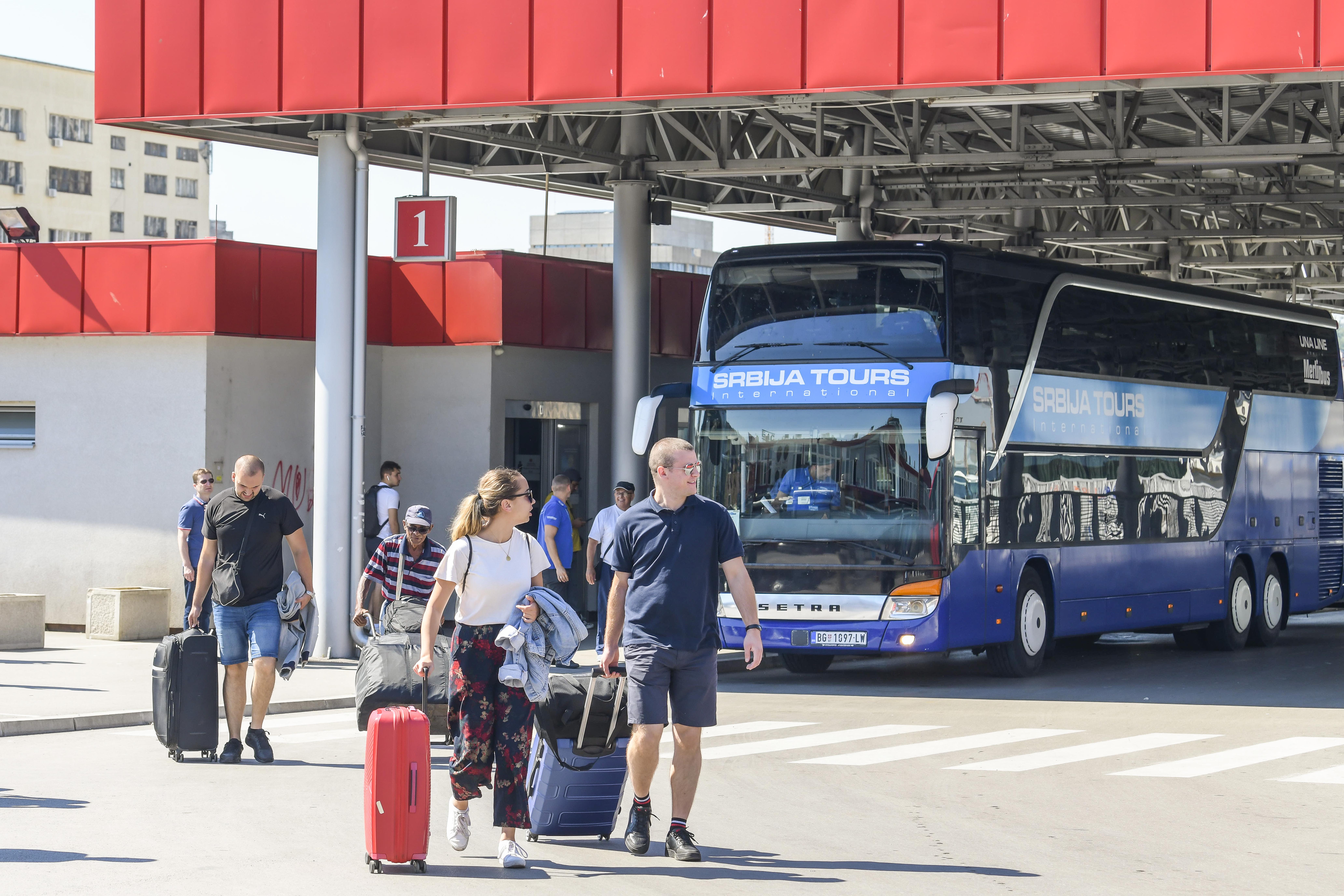Beograd 07.07.2022. Autobuska stanica Beograd, dolazni peron, peroni, autobusi Foto: Goran Srdanvo/Nova.rs