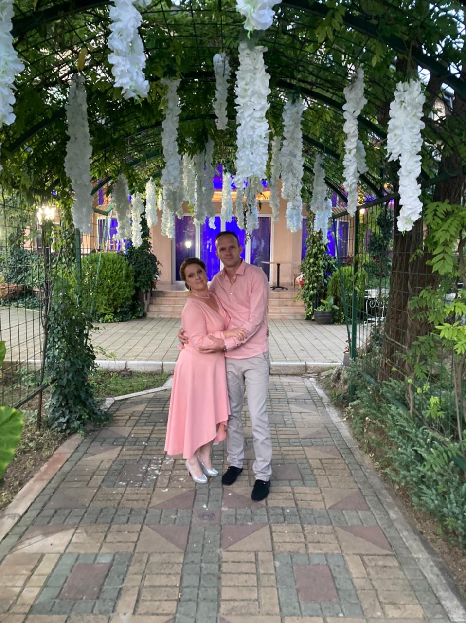 Svetislav i Julija Zarić, privatna arhiva. Ne treba da se bluruju lica deci.