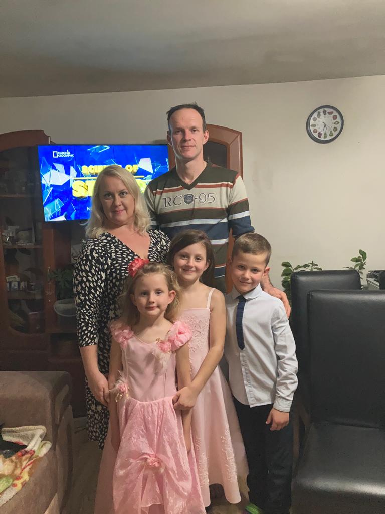 Svetislav i Julija Zarić, privatna arhiva. Ne treba da se bluruju lica deci.