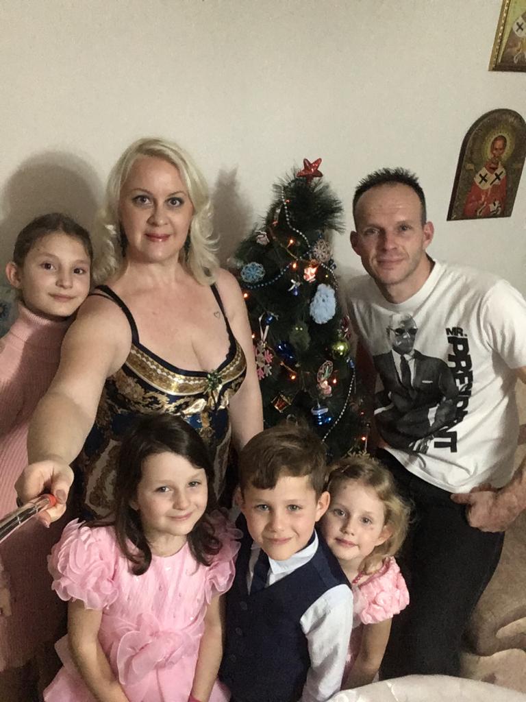 Svetislav i Julija Zarić, privatna arhiva. Ne treba da se bluruju lica deci.