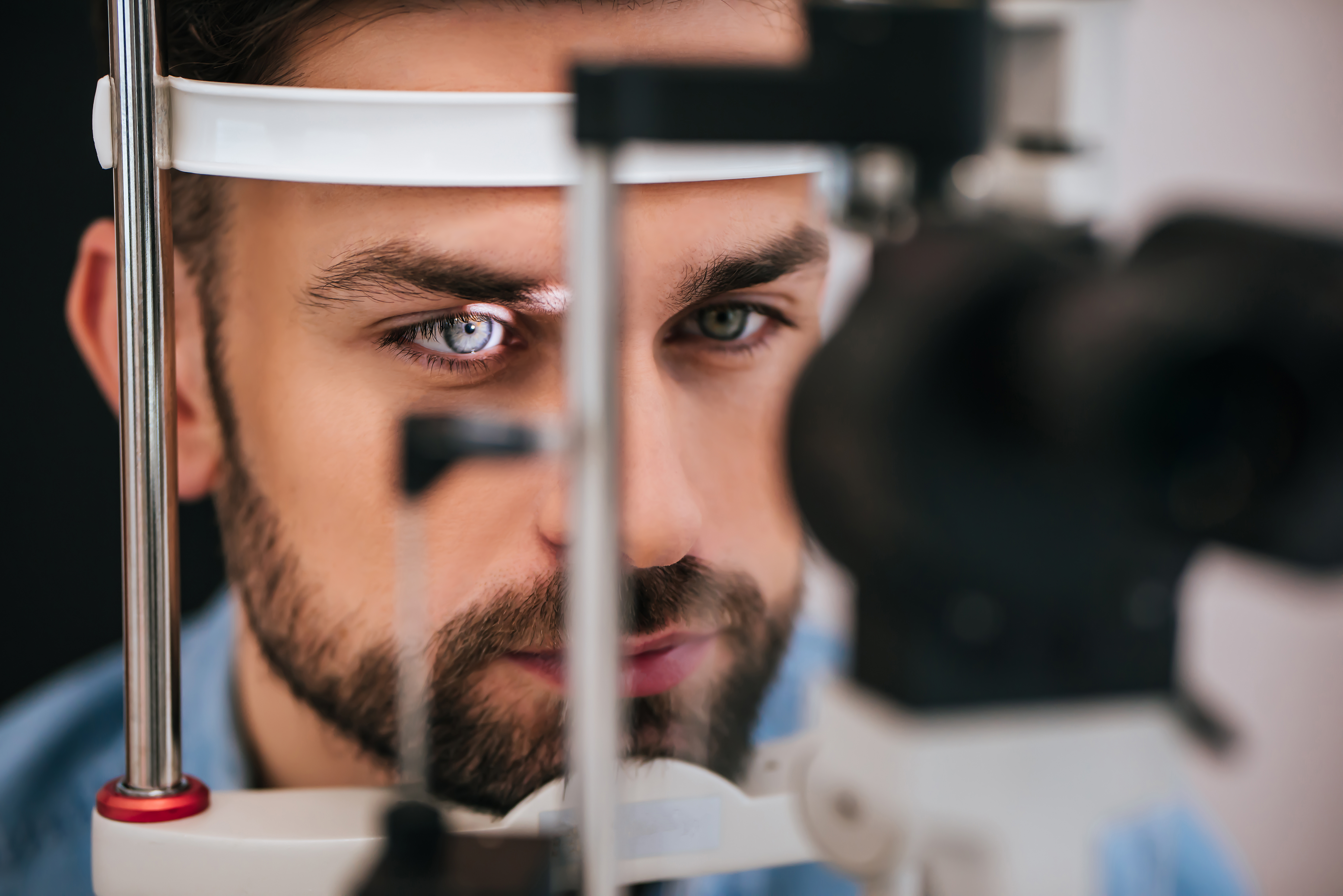 Handsome,Young,Man,Is,Checking,The,Eye,Vision,In,Modern