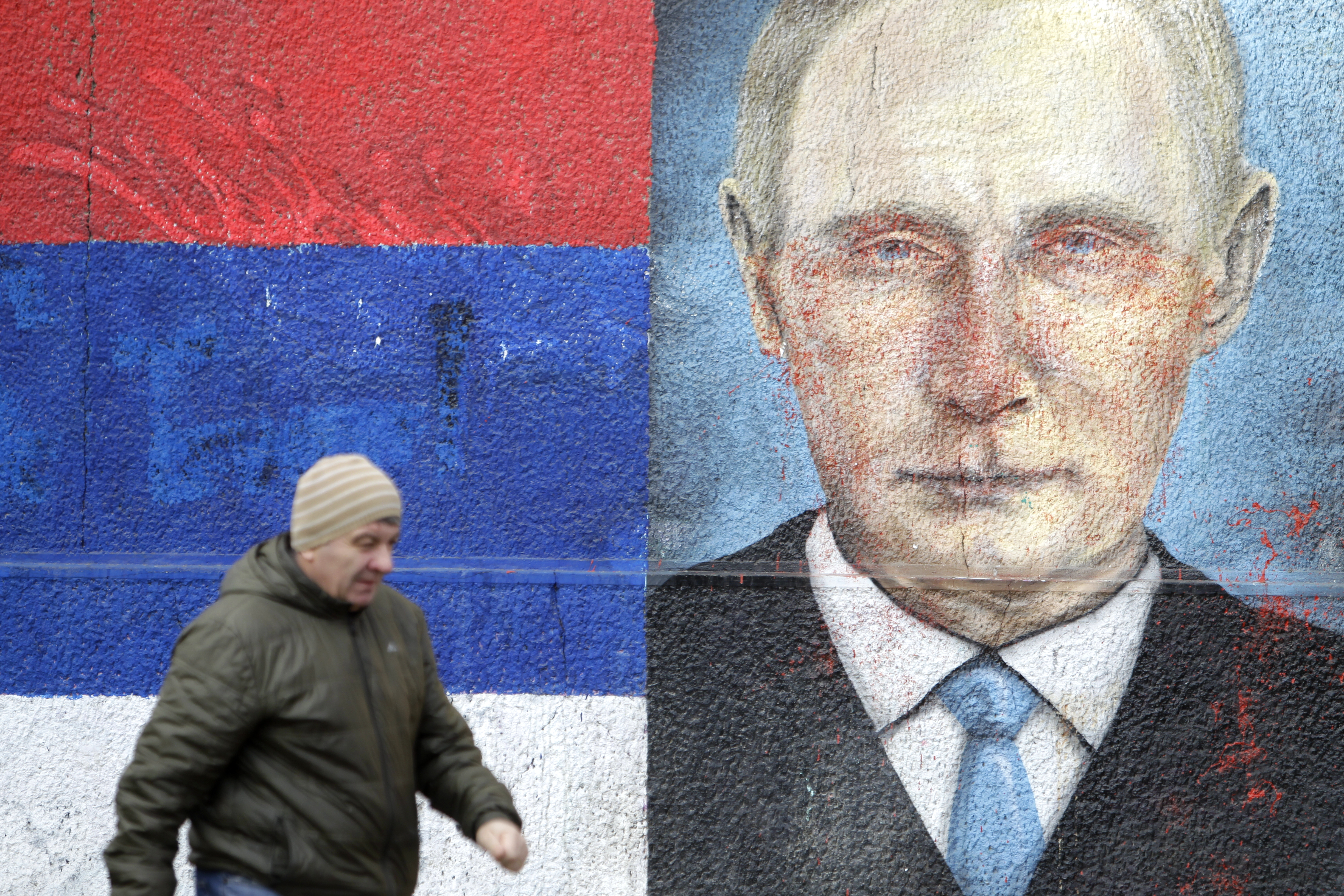 epa07285926 A man walks past a mural depicting Russian President Vladimir Putin in Belgrade, Serbia, 15 January 2019. Putin is expected to visit the Serbian capital Belgrade on 17 January 2019.  EPA-EFE/ANDREJ CUKIC