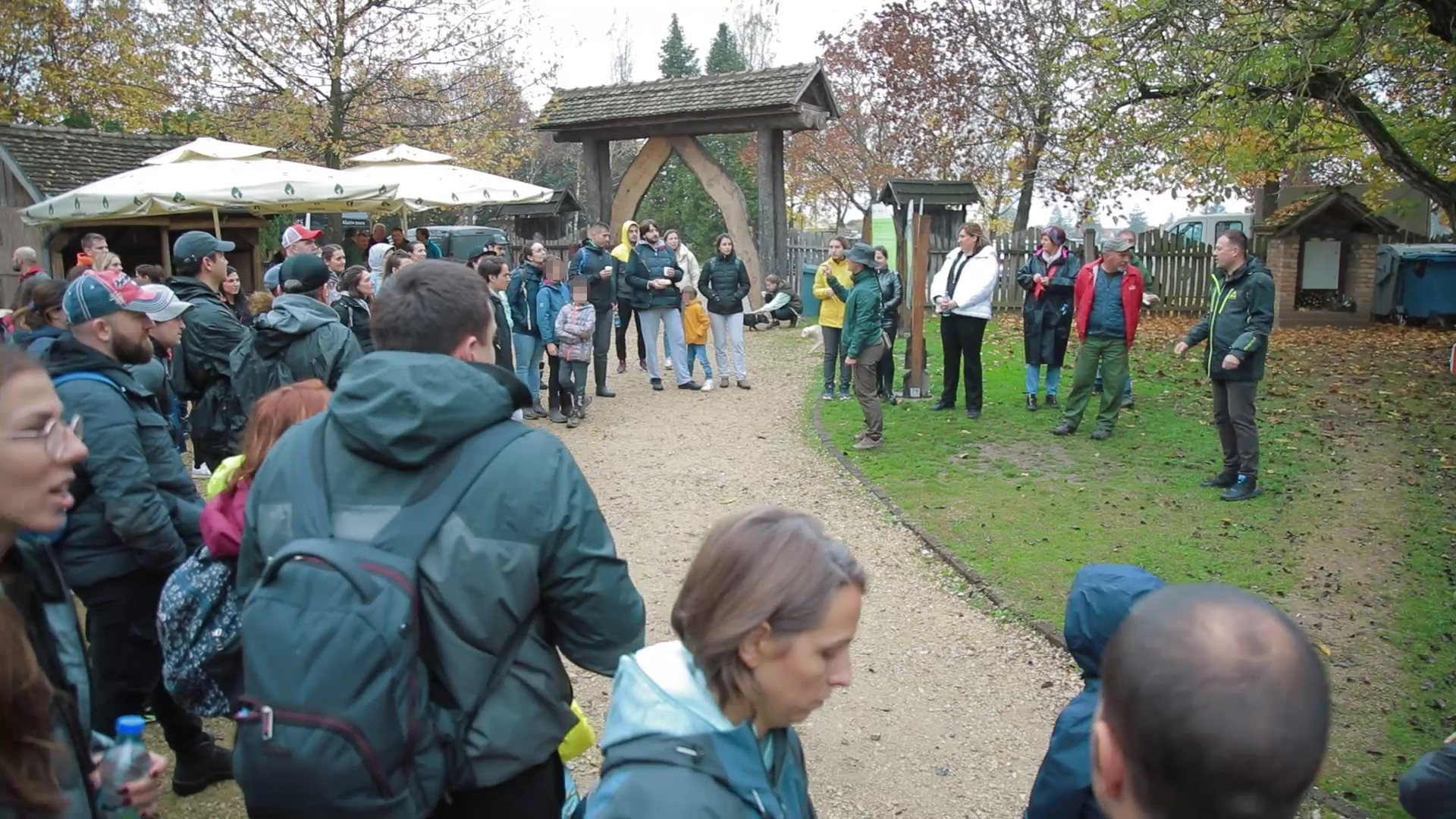 Finalni dogovor. Obedska bara, podizanje, izgradnja igrališta za decu sa posebnim potrebama, deca, igralište, ekološka akcija, ekologija  Foto: Discover Serbia/Promo