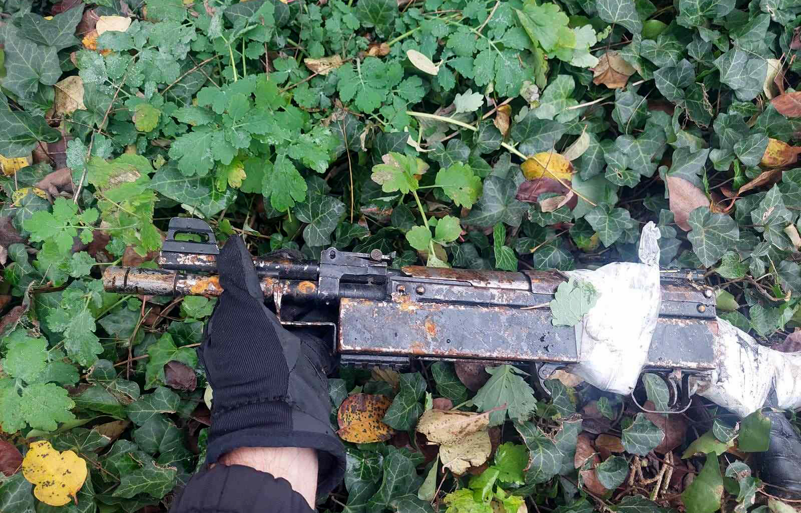 Oružje, puška, migranti, automatska puška Foto: MUP