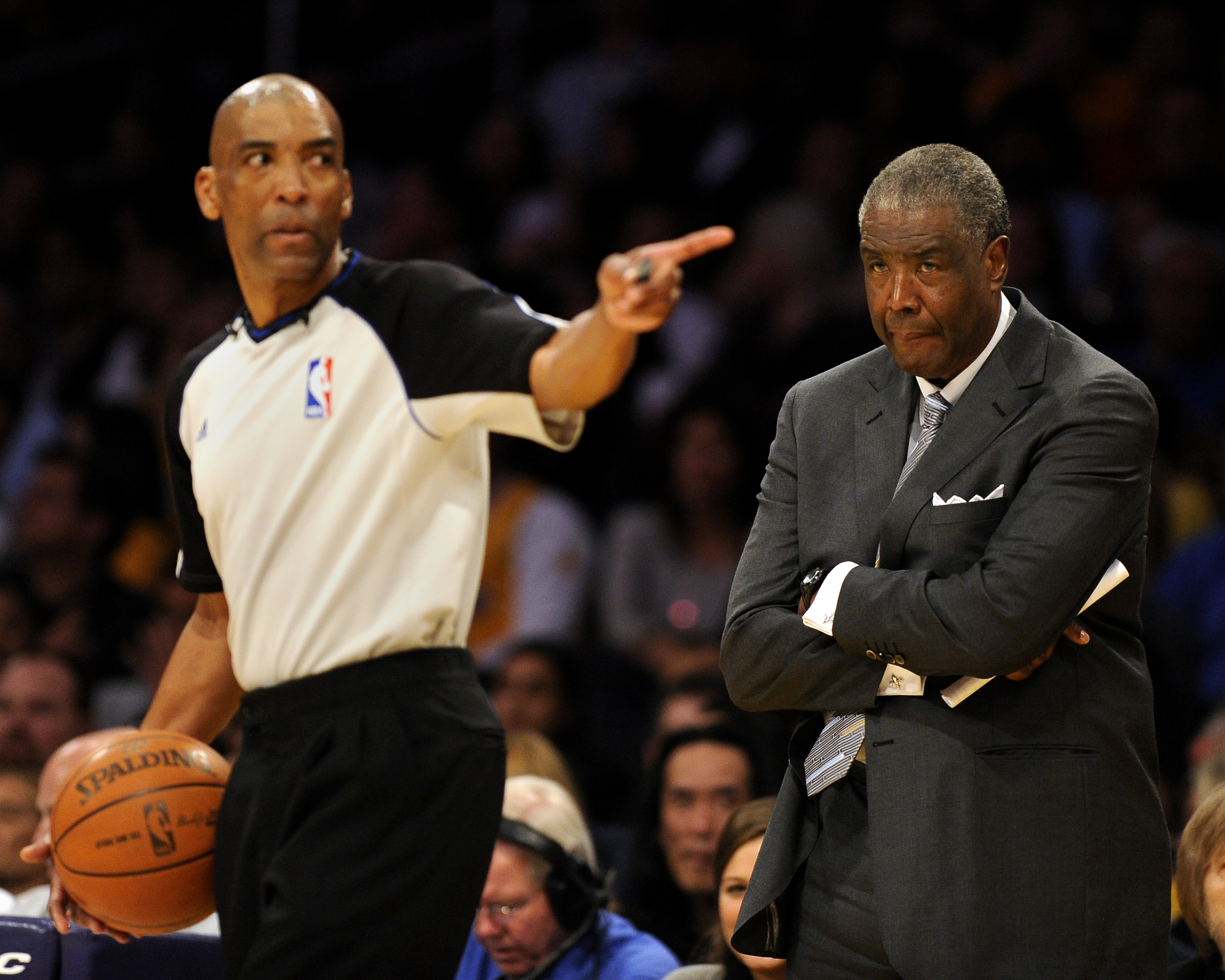 epa02615985 Charlotte Bobcats head coach Paul Silas (R) watches his team play the Los Angeles Lakers in Los Angeles, California, USA 04 March 2011.  EPA/PAUL BUCK CORBIS OUT
