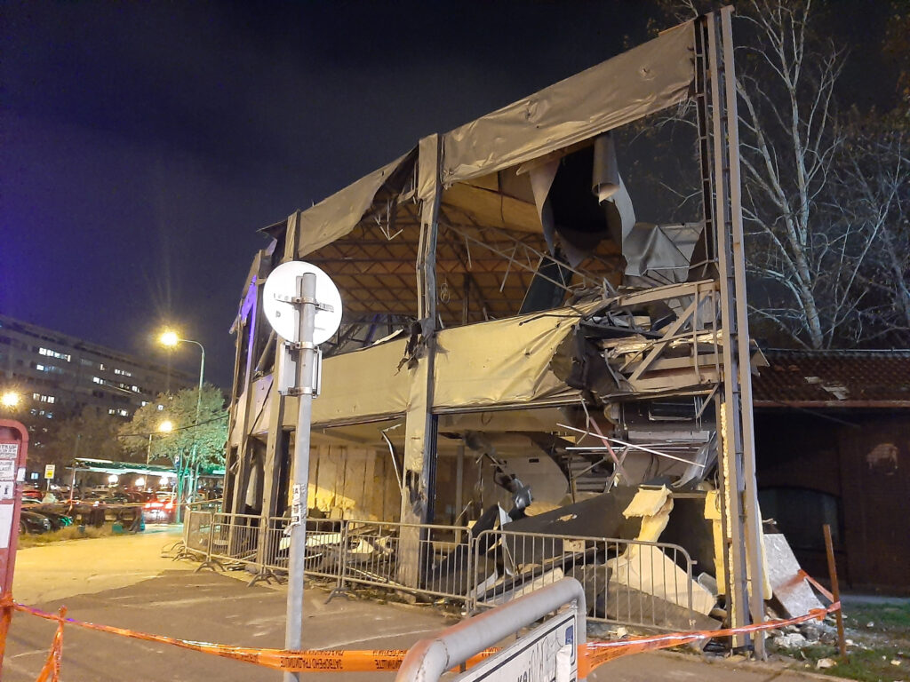 Rušenje Košnice, Novi Beograd, ugao Zorana Đinđića i Omladinskih Brigada", restoran kosnica,