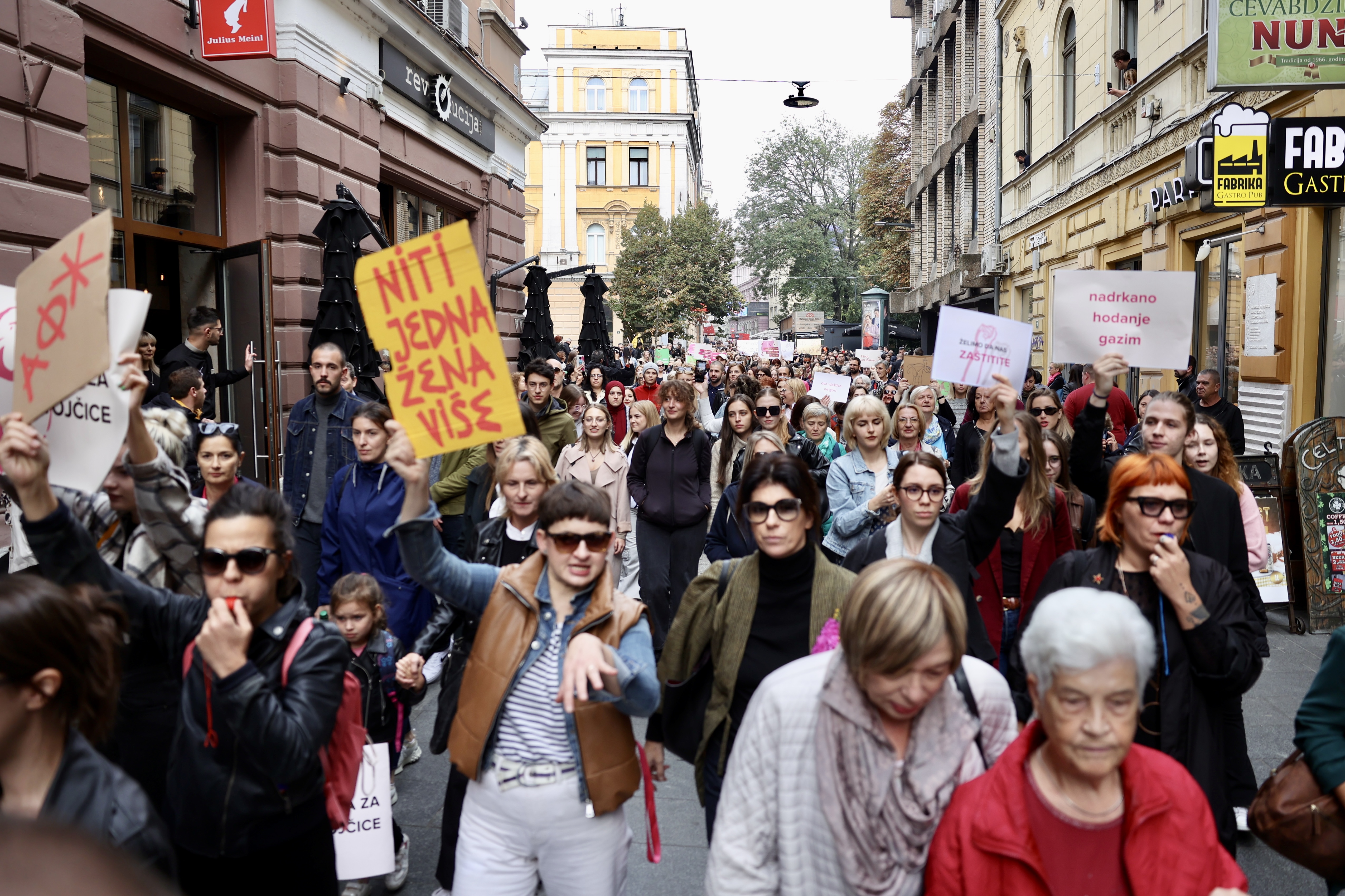 Bosna i Hercegovina, BiH, protest žena u 19 gradova, protest Nisi sama i nisi kriva, protiv nasilja nad ženama