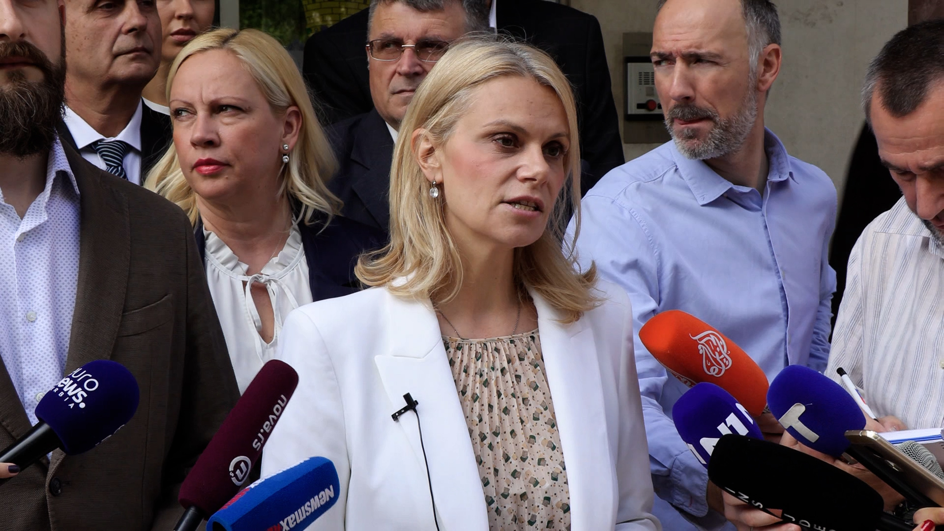 Mila Popović ispred Skupštine grada Beograda