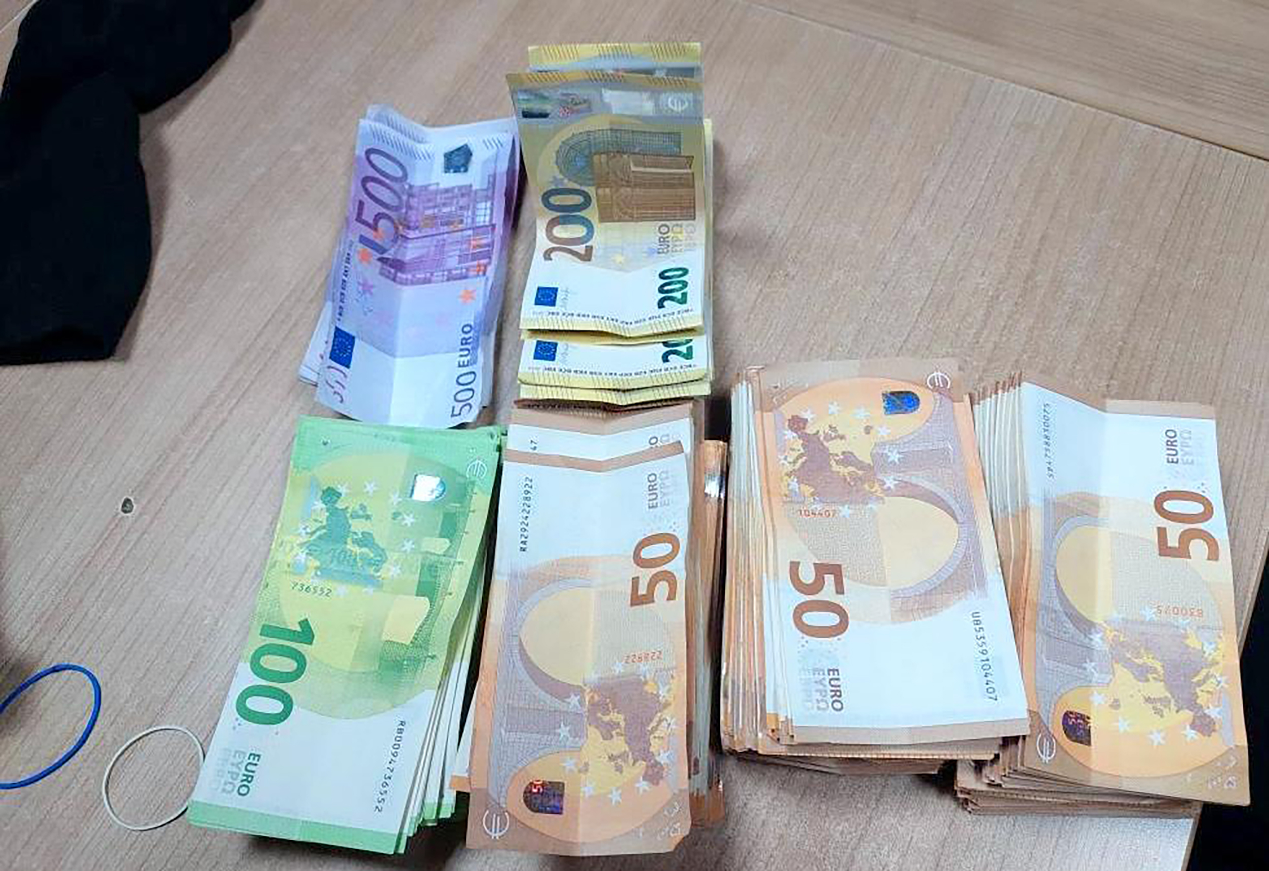 Čarape pune neprijavljenih deviza
evra