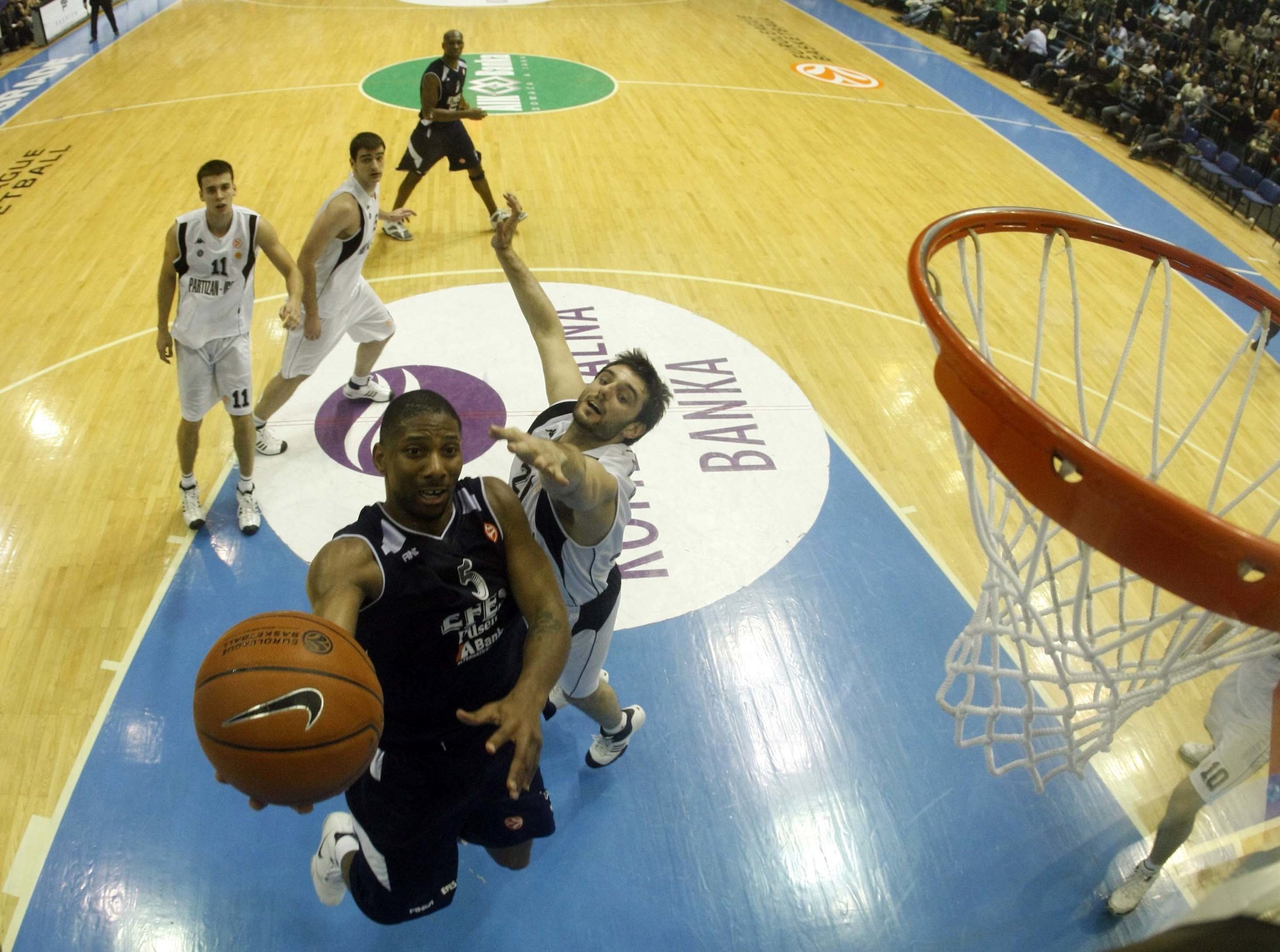 Sport Kosarka Basketball Euroleague Evroliga Partizan Beograd Srbija Belgrade Serbia Efes Pilsen Penn Scoonie Skuni Pen James Donnell  28.2.2008. photo: Pedja Milosavljevic / STARSPORT