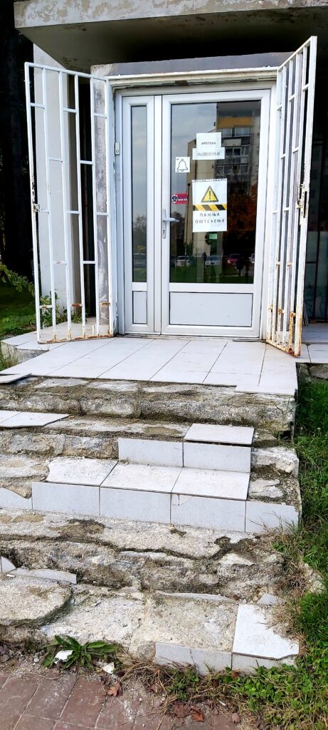 Beograd 15. novembar 2022. Dom zdravlja Novi Beograd, fasada doma zdravlja kao horor film Foto:Ana Marković/Nova.rs