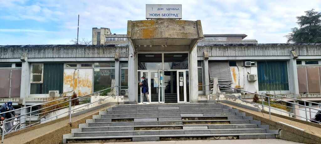 Beograd 15. novembar 2022. Dom zdravlja Novi Beograd, fasada doma zdravlja kao horor film Foto:Ana Marković/Nova.rs