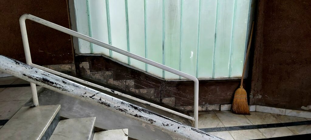 Beograd 15. novembar 2022. Dom zdravlja Novi Beograd, fasada doma zdravlja kao horor film Foto:Ana Marković/Nova.rs