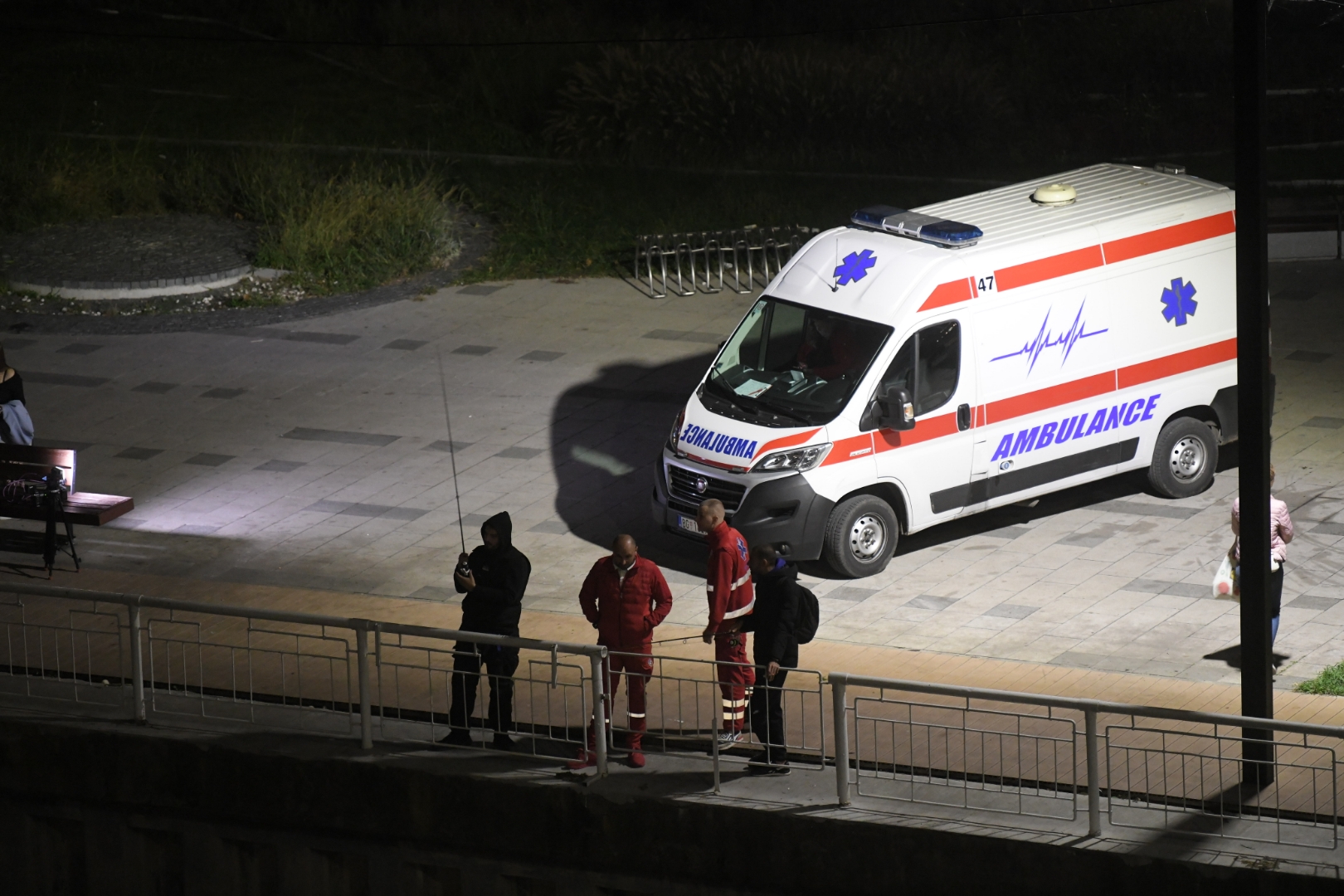 Beograd 05.10.2022. Samoubistvo muskarca kod Brankovog mosta, reka, ambulantna kola