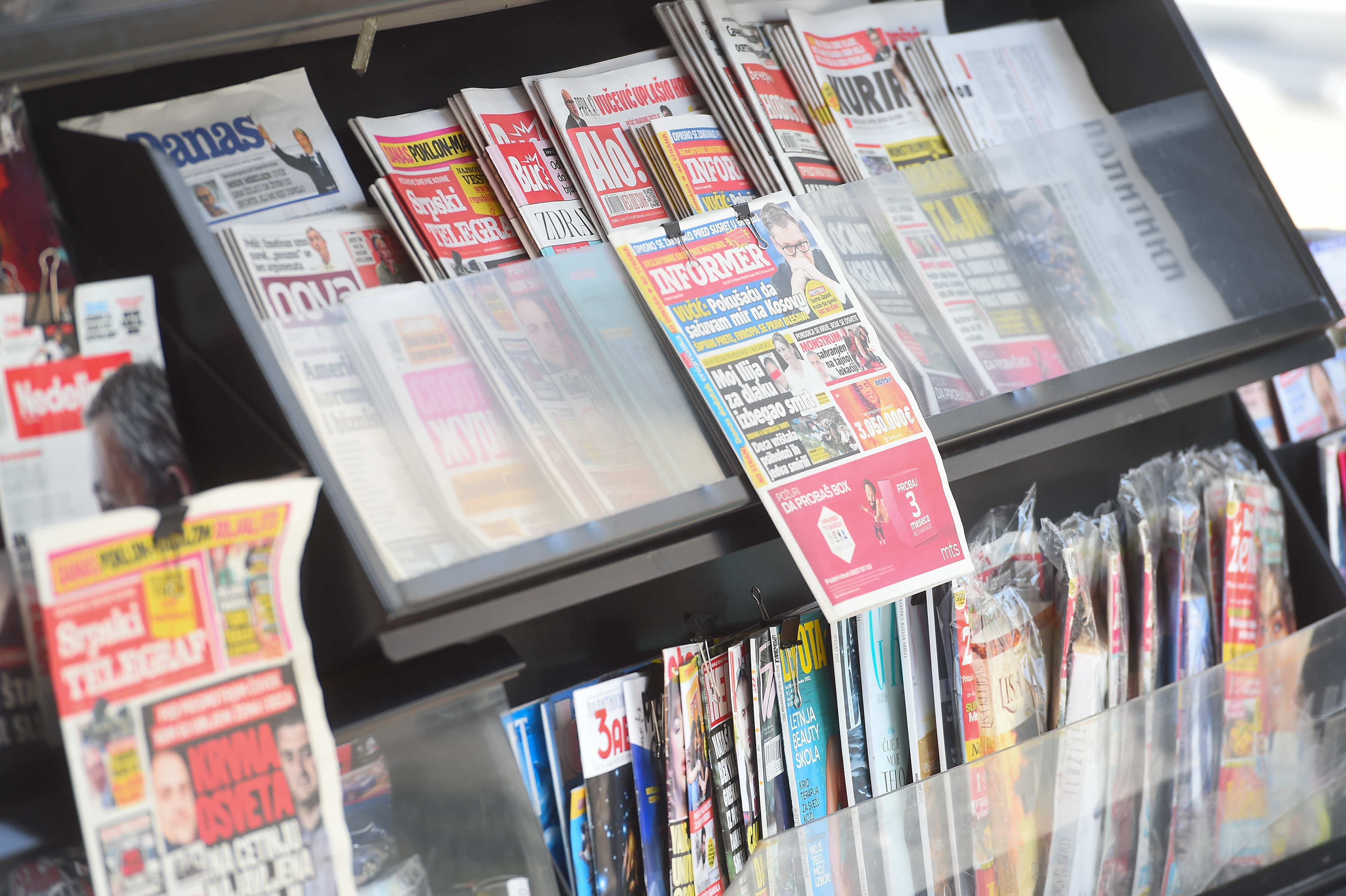 Beograd, 16. avgusta 2022.- Stampa na kiosku. Dnevna i nedeljna izdanja novina. FOTO TANJUG/ STRAHINJA ACIMOVIC/ nr
novine, zuta stampa, dnevne novine