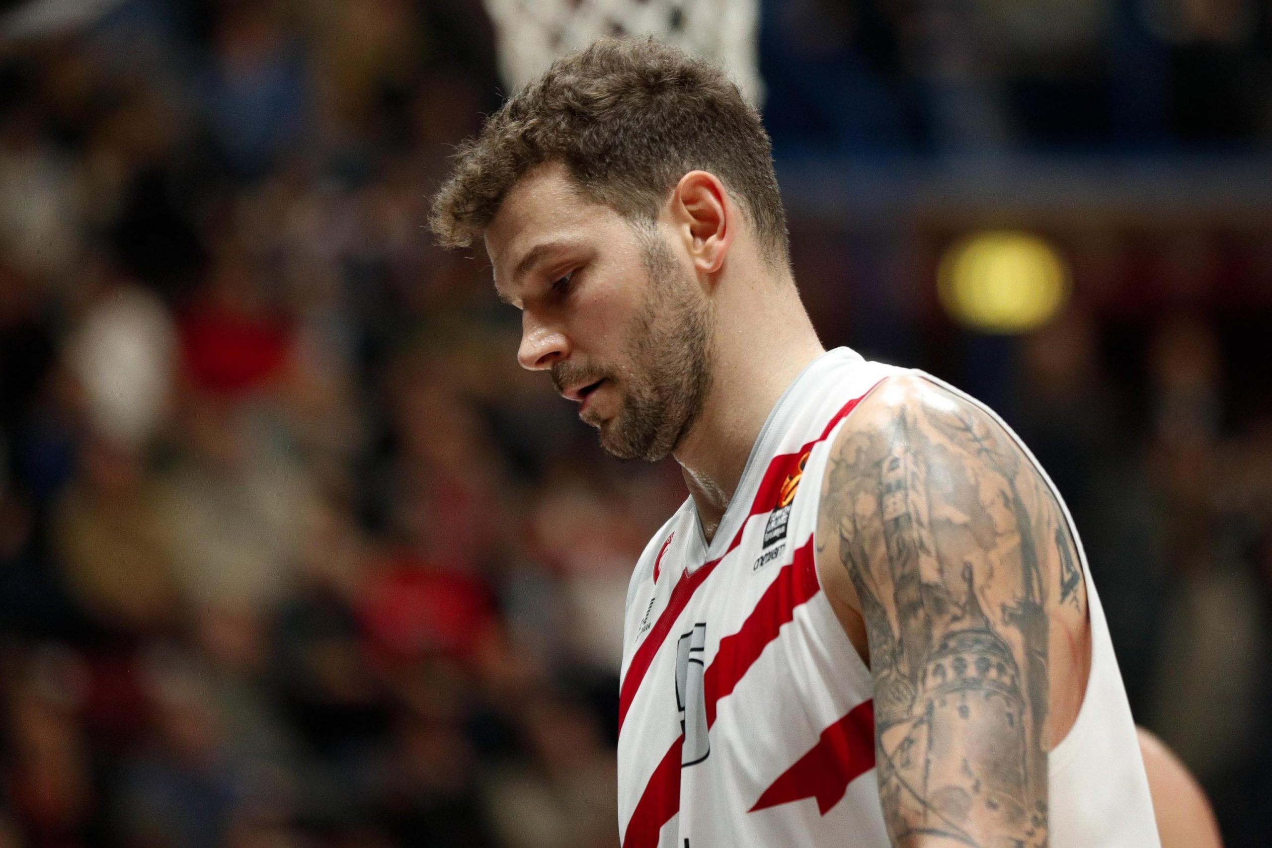 epa07241025 Ax Armani Exchange Milans Forward Vladimir Micov looks dejected following the Euroleague Basketball match between Ax Exchange Armani Milano and FC Bayern Munchen at the Assago Forum, Milan, Italy, 19 December 2018.  EPA-EFE/MATTEO BAZZI