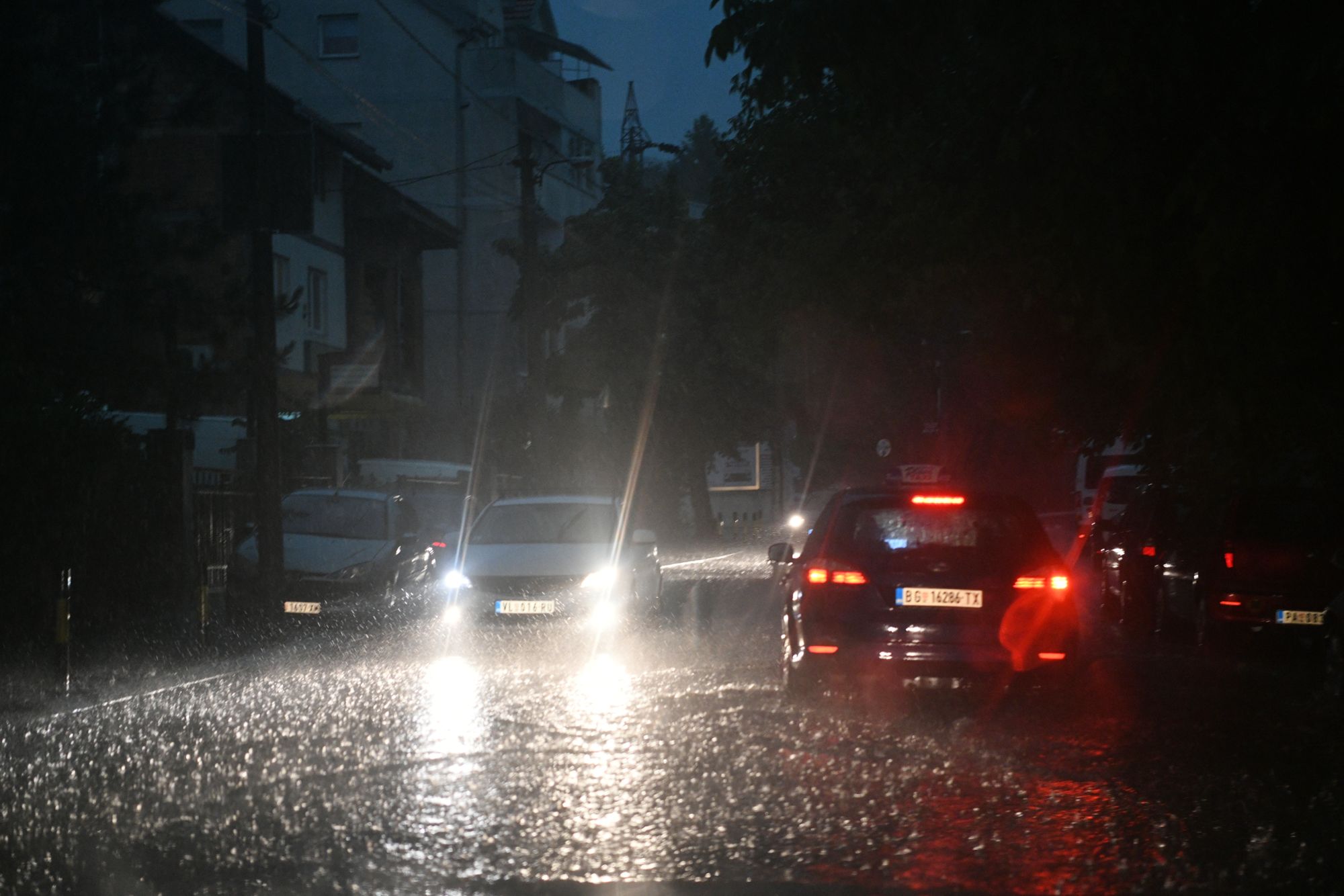 Beograd 08.06.2020. Kiša, pljusak. Nevreme, oblaci, tmurno vreme, oluja Foto: Filip Krainčanić