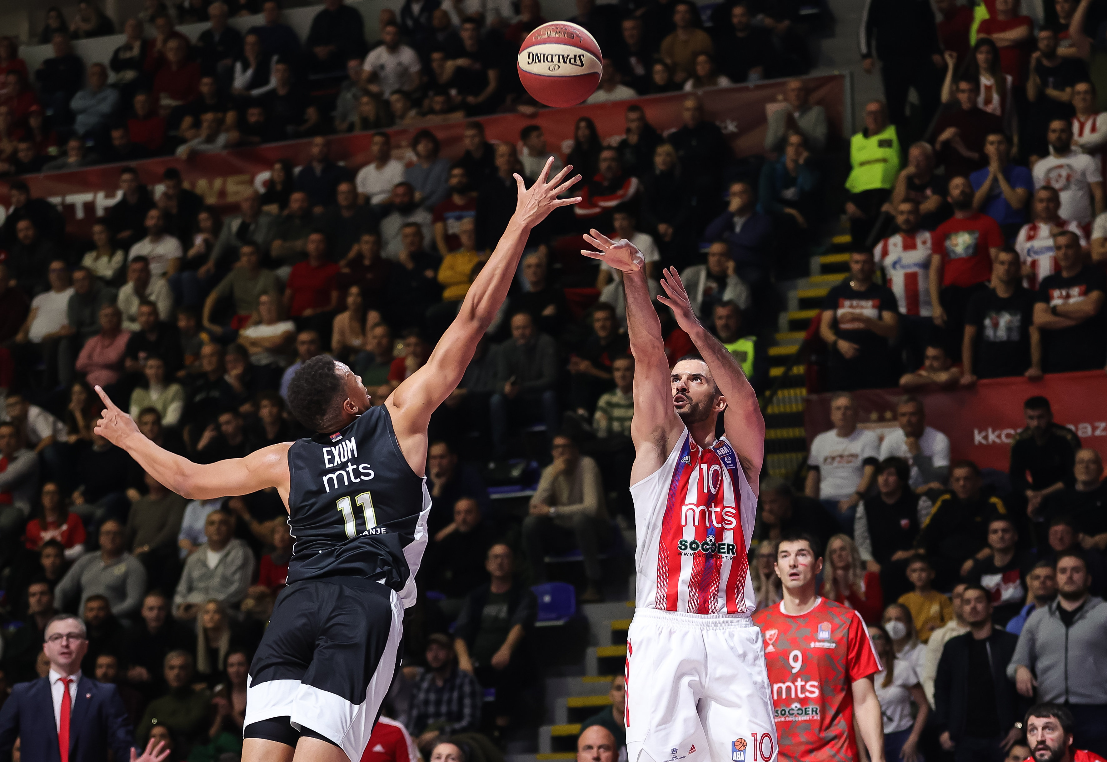 during the 2022/2023 Aba League match between Crvena Zvezda mts Belgrade and Partizan Mozzart Bet at Aleksandar Nikolic Hall on November 28, 2022 in Belgrade, Serbia. (Photo by Srdjan Stevanovic/Starsport.rs ©)