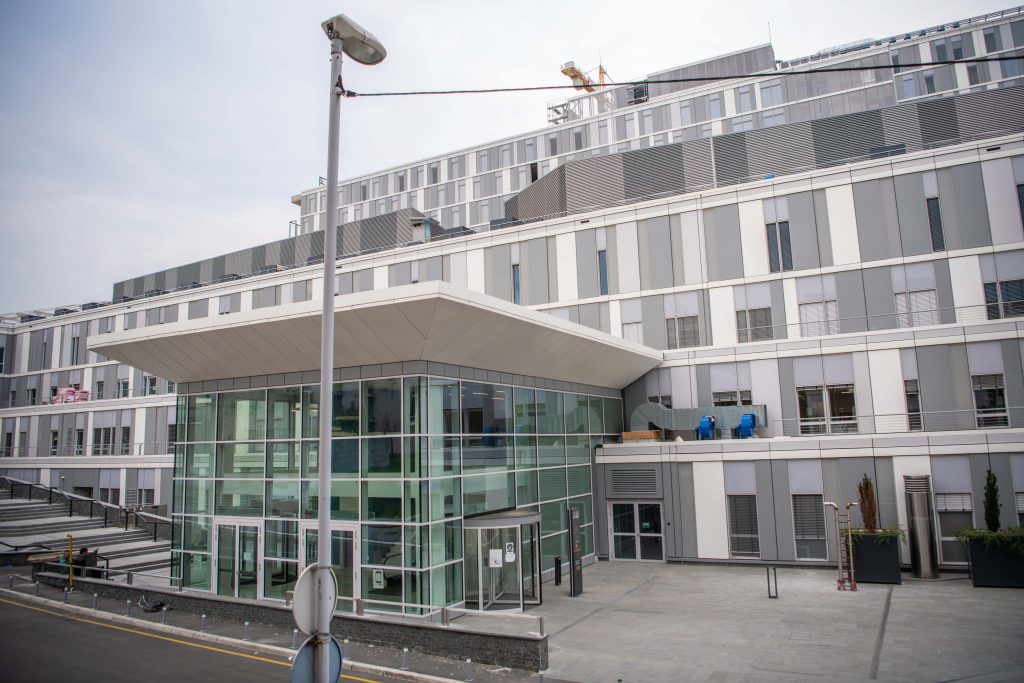 Beograd 11.10.2022. Klinički centar Srbije, Univerzitetski klinički centar Srbije, KCS, UKCS, zgrada Foto: Dragan Mujan/Nova.rs