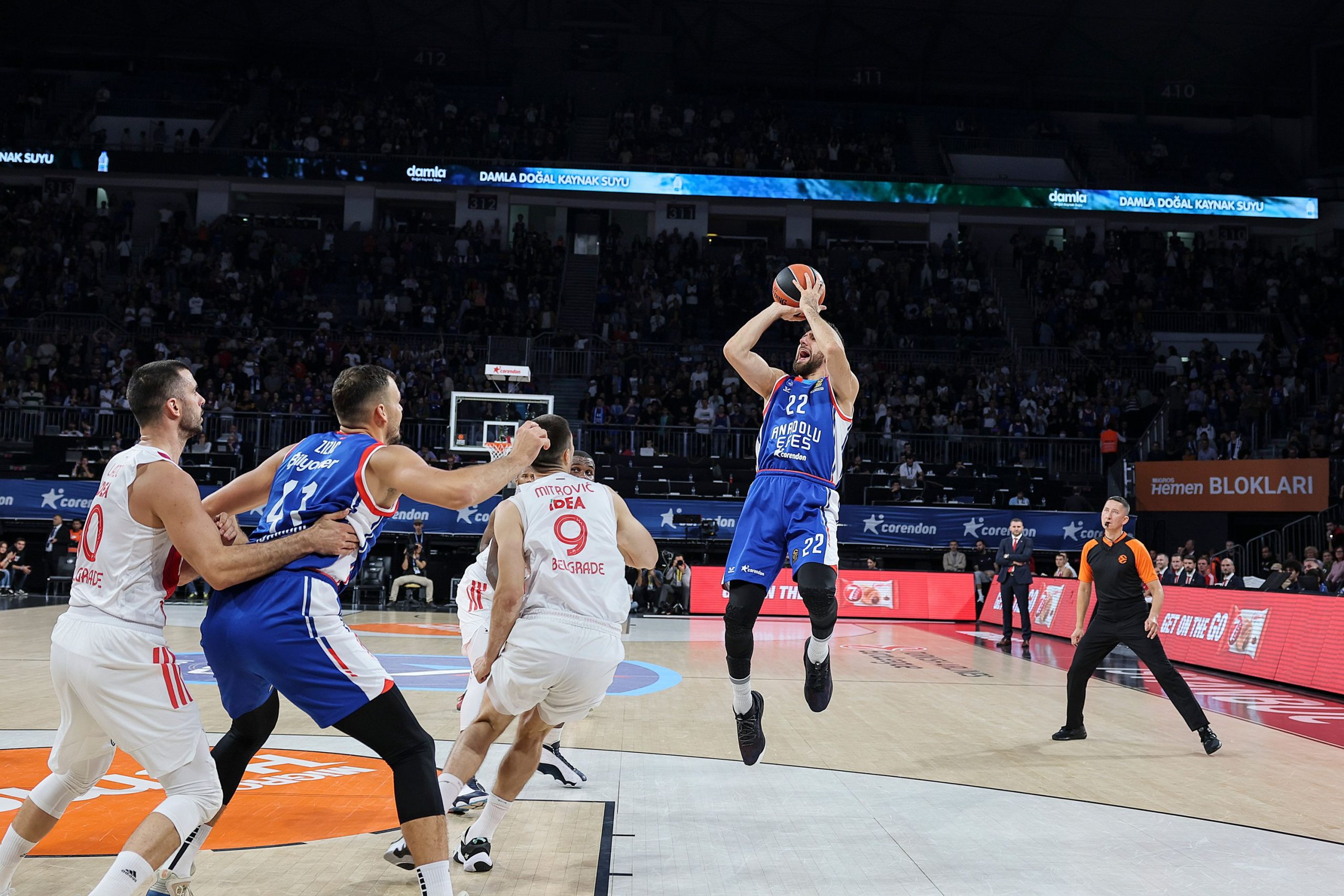 Efes v Crvena Zvezda during the Euroleague match at Sinan Erdem Sports Hall on October 07, 2022 in Istanbul, Serbia. (Photo by Srdjan Stevanovic/Starsport.rs ©)