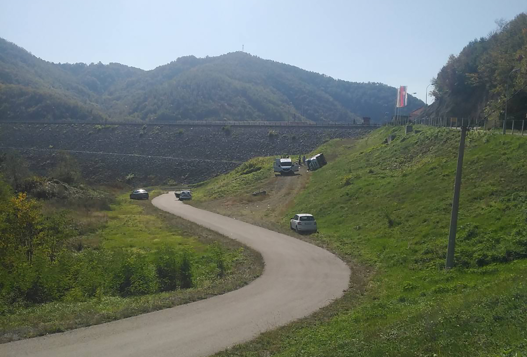 aurobus prevrnut valjevo penzioneri
autobus, prevrnuo se autobus sa penzionerima, penzioneri, izlet, nesreća, hronika