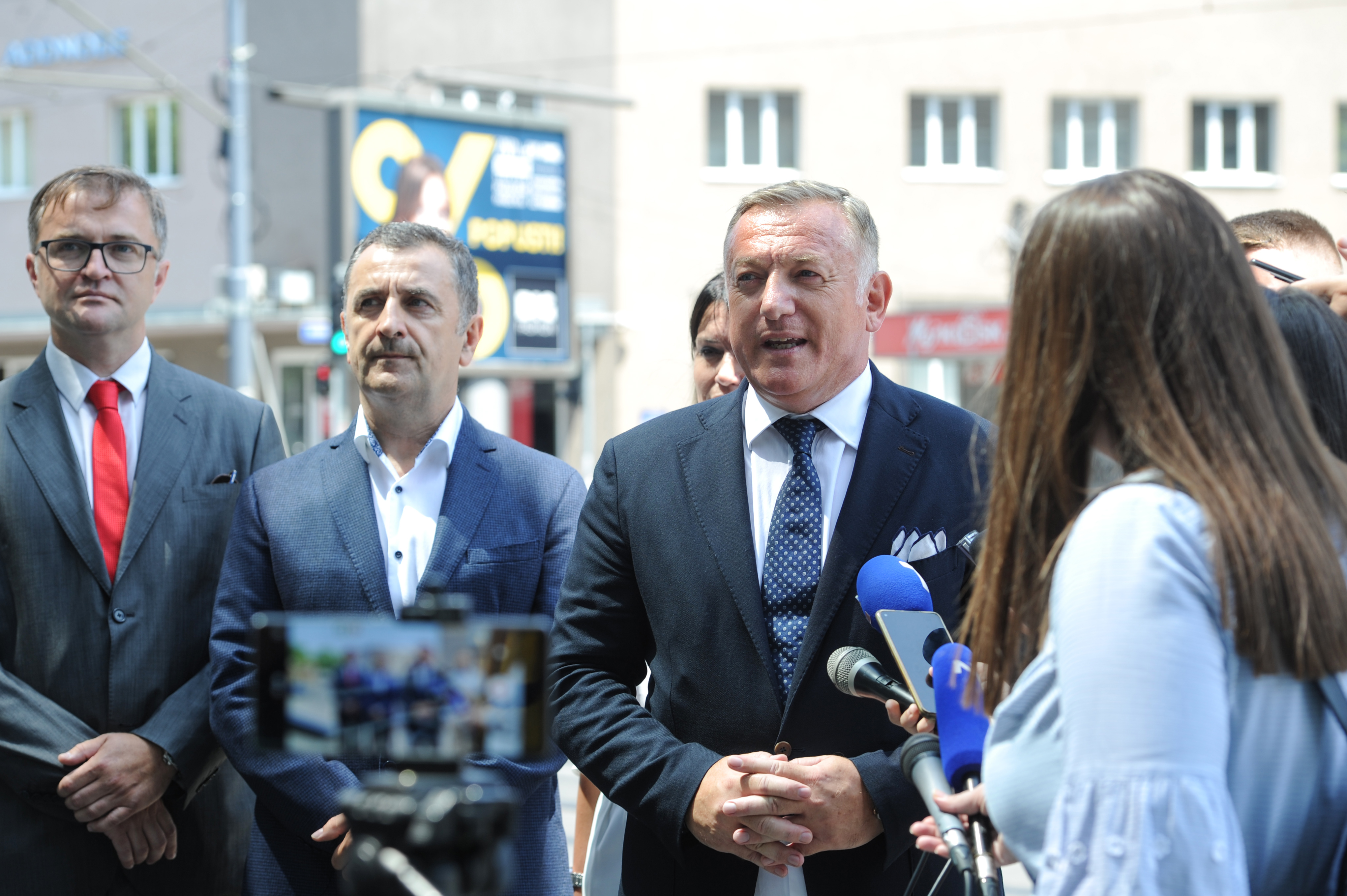 Beograd, 2. jula 2022 - Skupstina objedinjavanja Pokreta "Da se struka pita" (D2SP) i Nove stranke. Predsednik D2SP i kandidat za predsednika nove ujedinjene organizacije Vladimir Kovacevic dao je izjavu za medije. FOTO TANJUG/ TARA RADOVANOVIC/bs