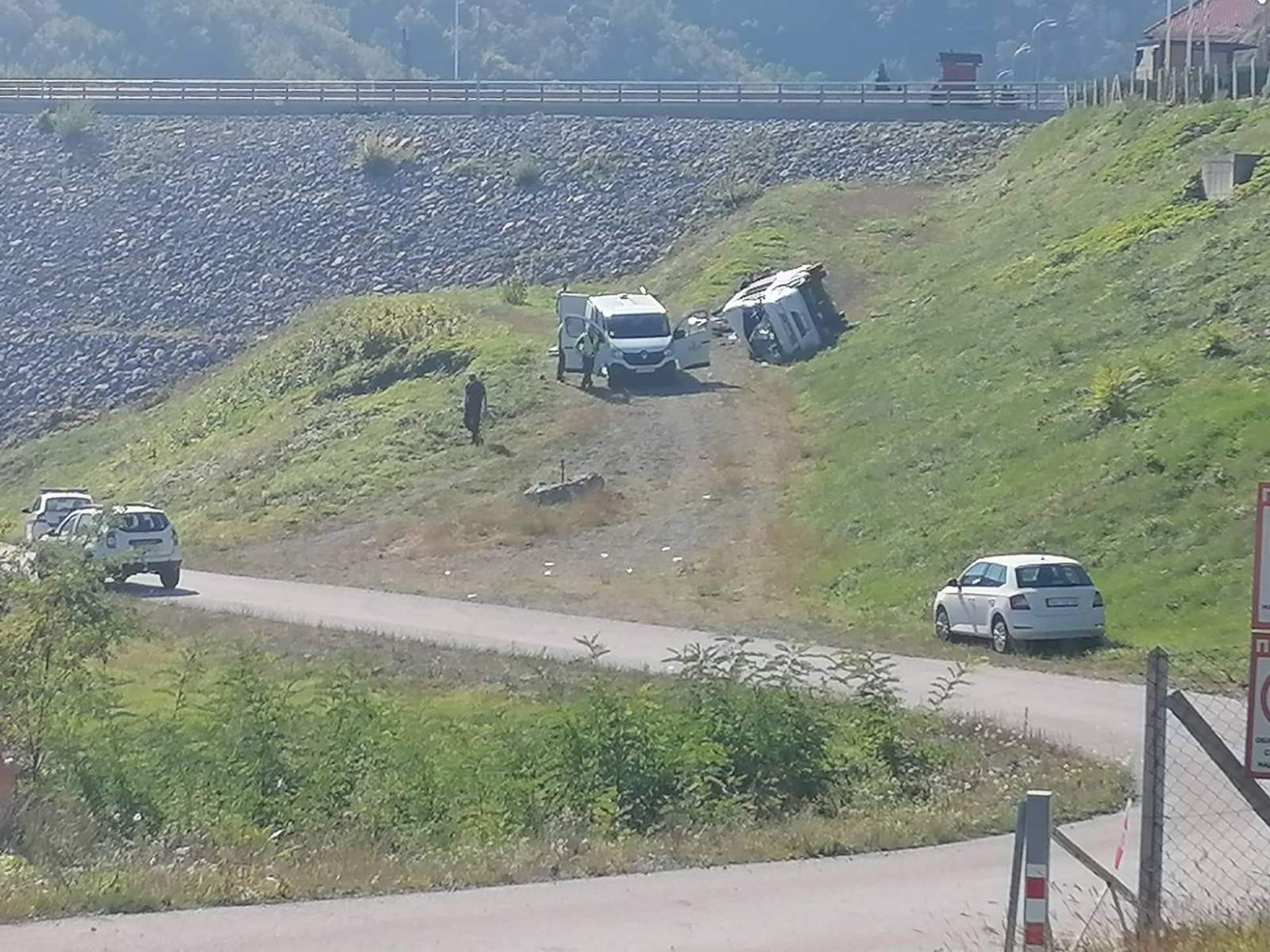 aurobus prevrnut valjevo penzioneri
autobus, prevrnuo se autobus sa penzionerima, penzioneri, izlet, nesreća, hronika