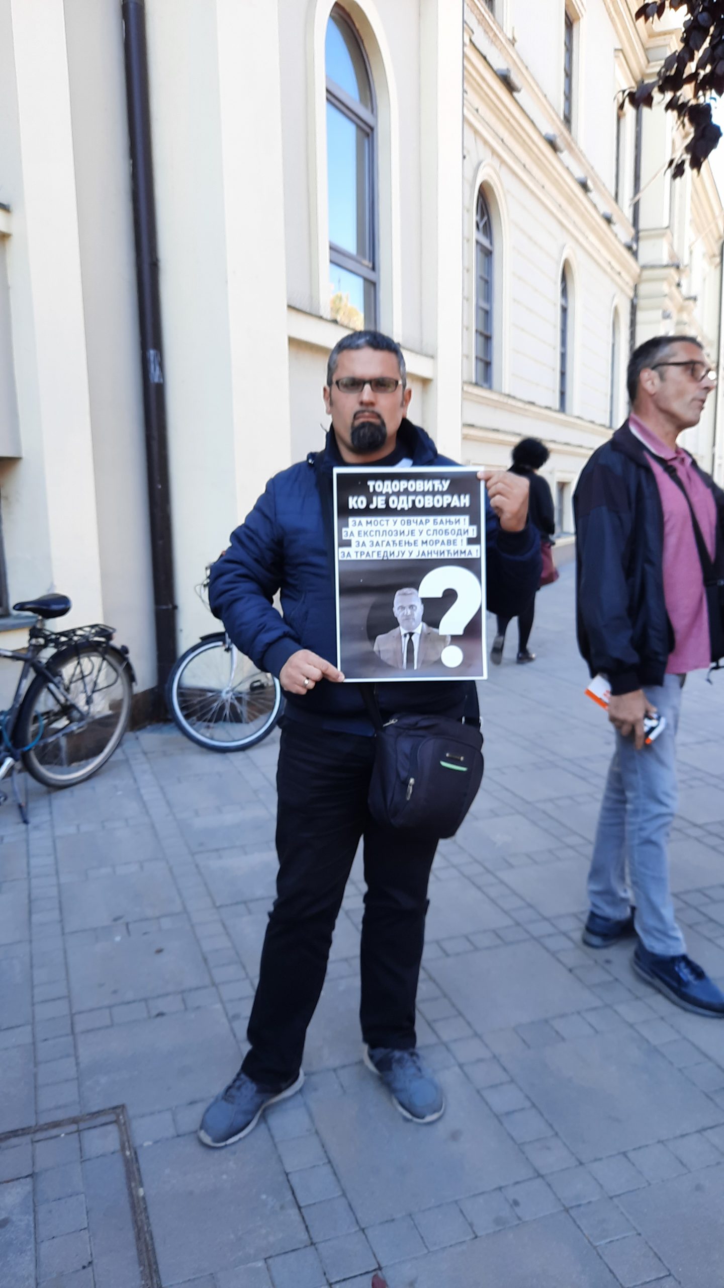 Čačak 17.10.2022. Protest ispred Gradske uprave Čačka, povodom tragedije i rušenja visećeg mosta u Ovčar Banji Foto: Ljubica Sokić/Nova.rs