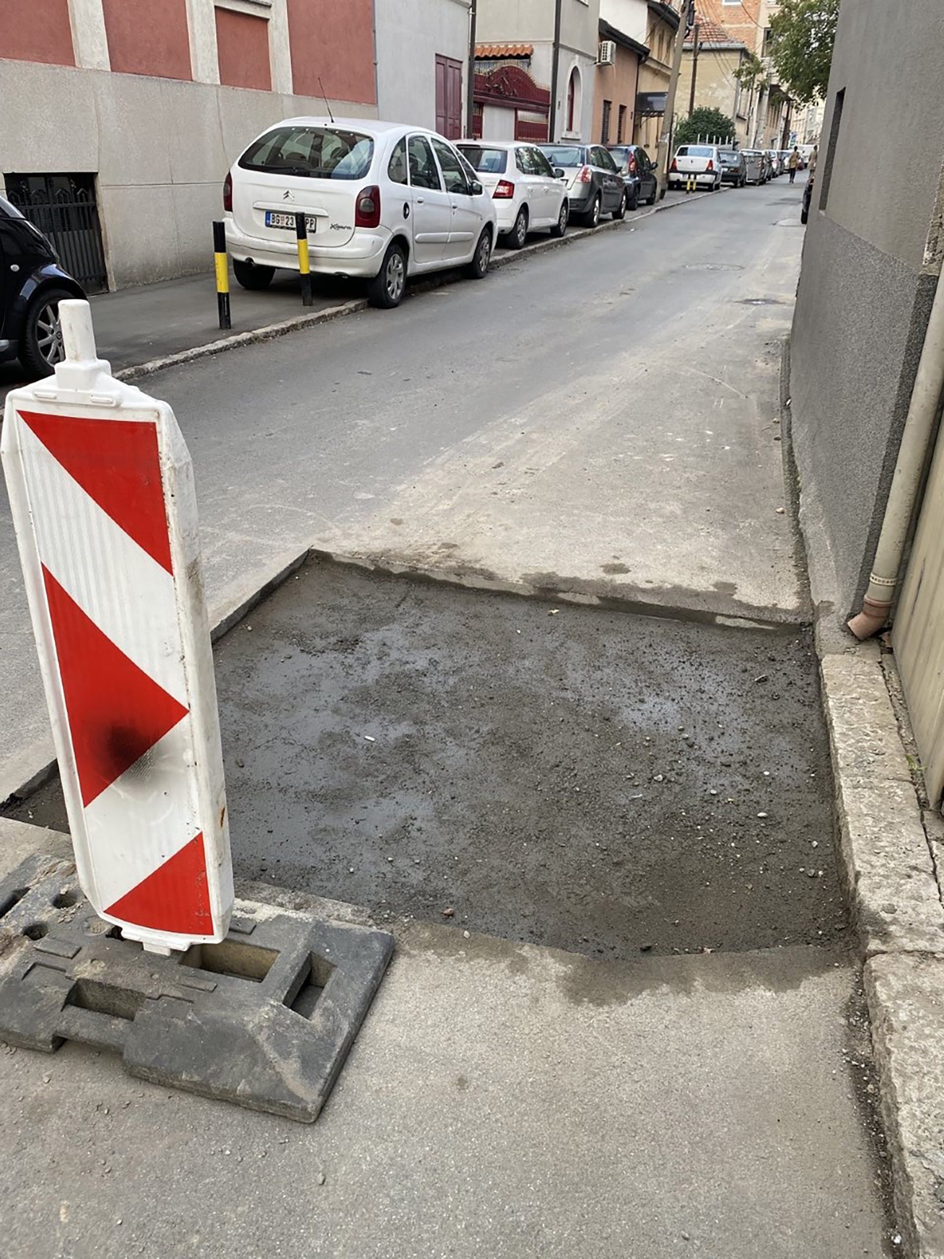 Posle priloga N1, nadležni izvadili dušeke i zatrpali rupu na Vračaru, rupe na putu, vracar
