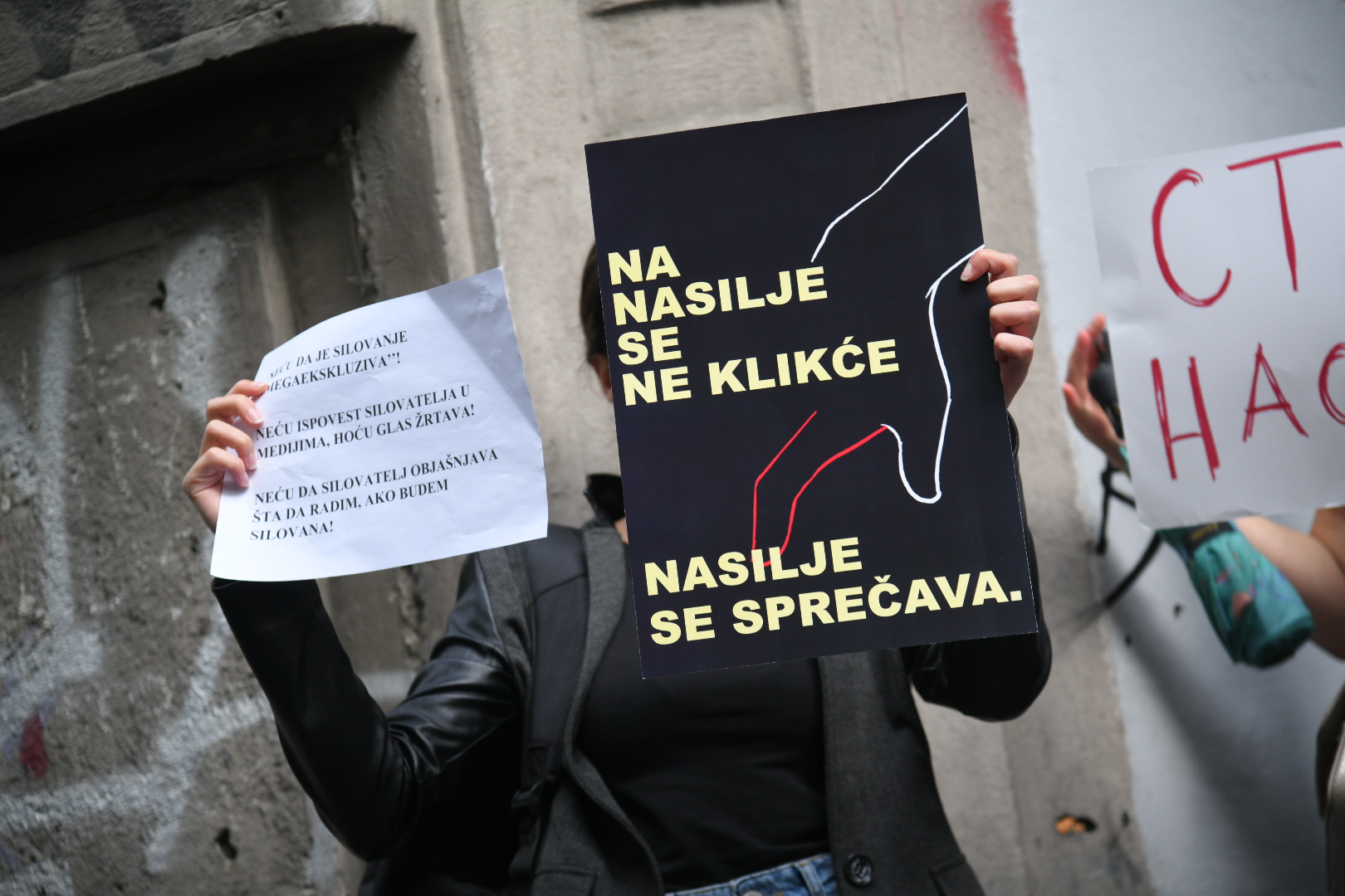 Beograd 01.10.2022. Protest žena, građana, gradjana ispred redakcije dnevnog lista, tabloida Informer Foto: Nemanja Jovanović/Nova.rs