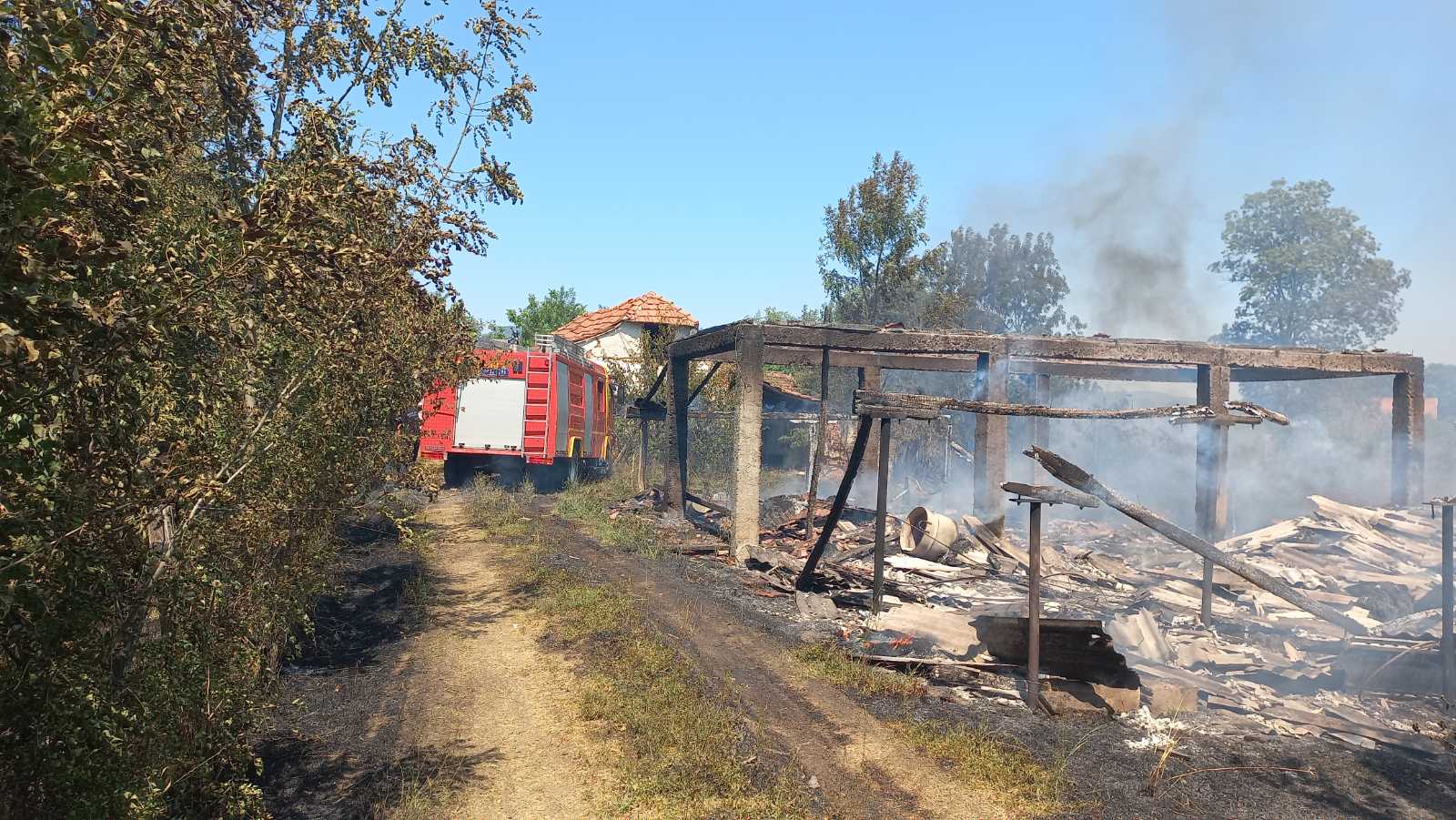 Mojsinje, 23.07.2022. Požar, izgorela kuća, vatrogasci Foto: DRAGANA MATOVIĆ KRNETIĆ