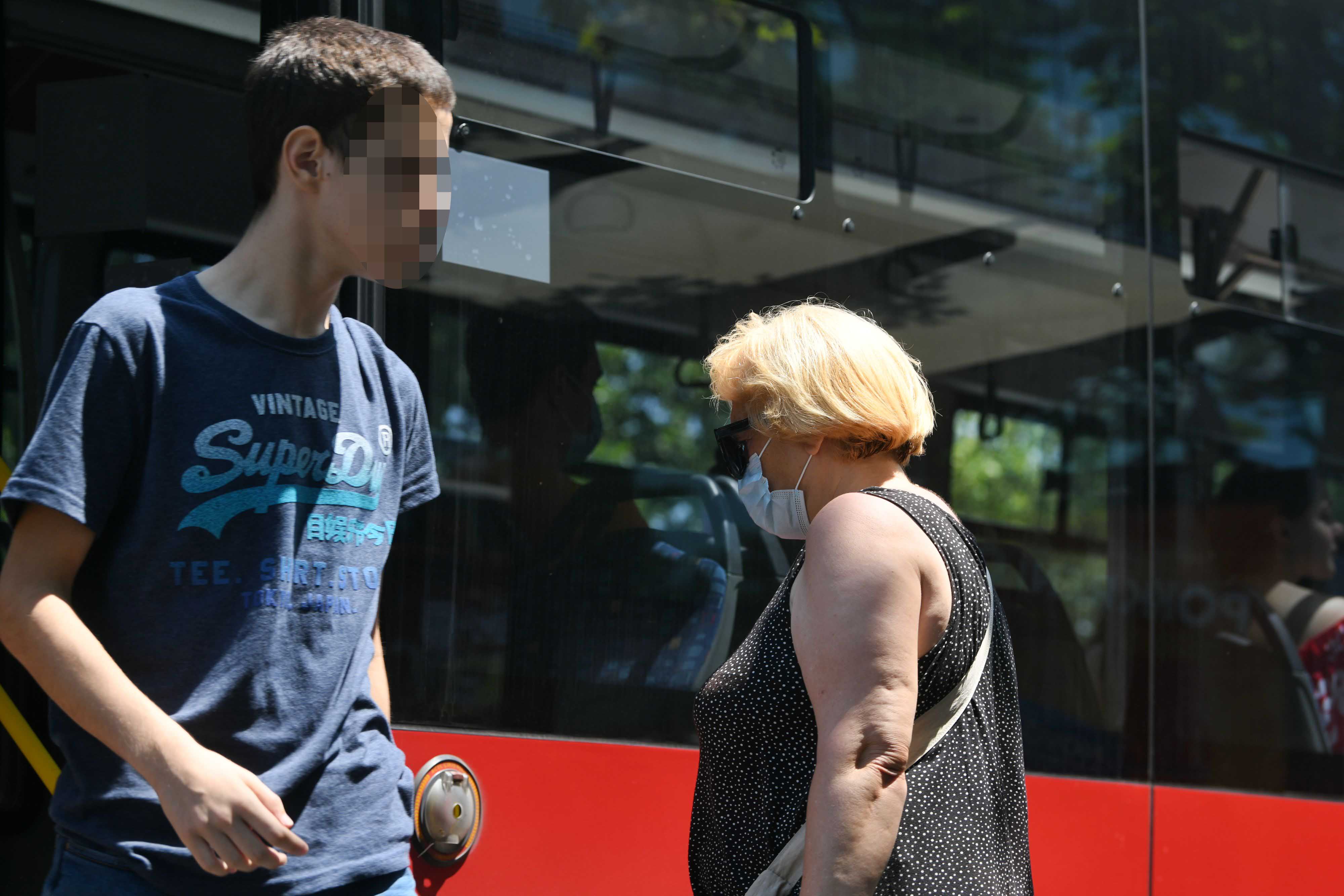 Beograd 25.06.2020. GSP, autobus, gradski saobraćaj, javni prevoz, gradski prevoz, putnici, koronavirus, mere zaštite, maska, maske Foto: Filip Krainčanić/Nova.rs