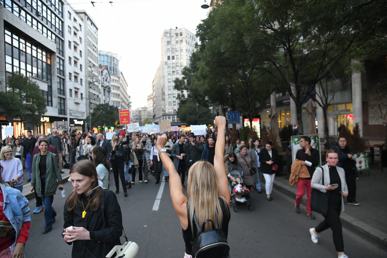 Beograd 07.10.2022. Protest ispred zgrade redakcije Informera. Početak protestne šetnje, šetnja. Foto: Nemanja Jovanović/Nova.rs