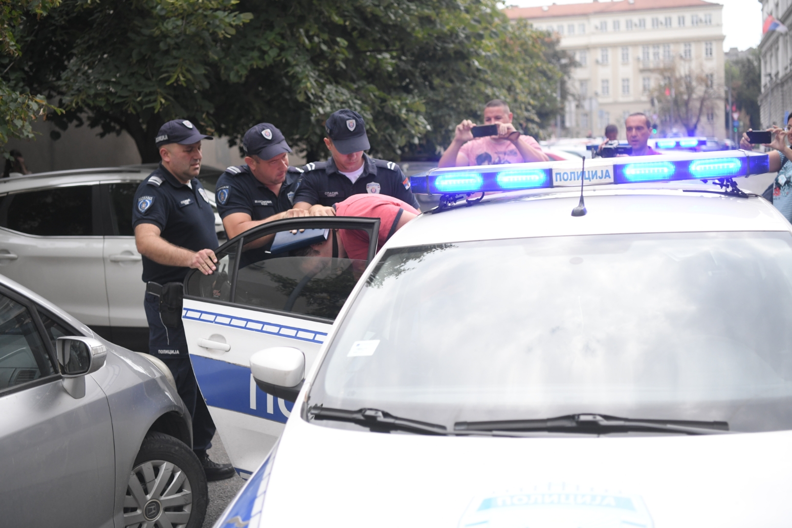Beograd 04.09.2022. Ubadanje nožem, Admirala Geprata, privođenje napadača Foto: Dragan Mujan/Nova.rs